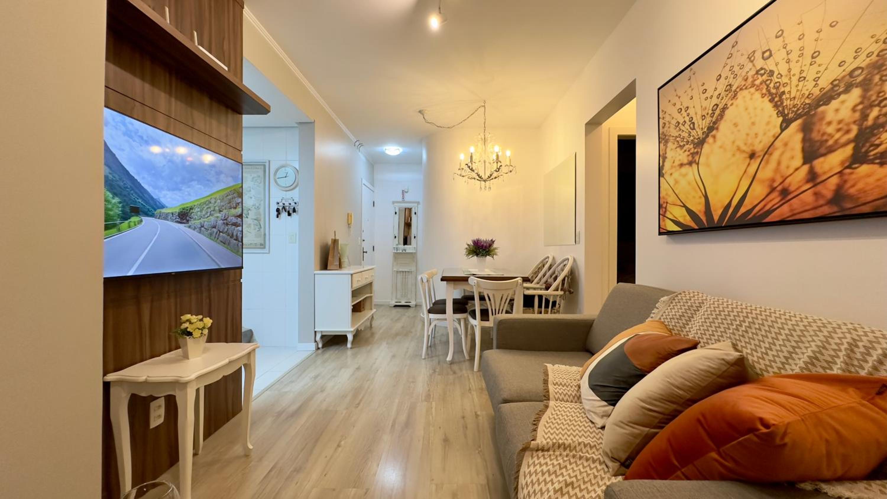 Apartamento à 10 min Centro para 06 Pessoas com Lareira, Ar condicionado e Wi-Fi Veloz