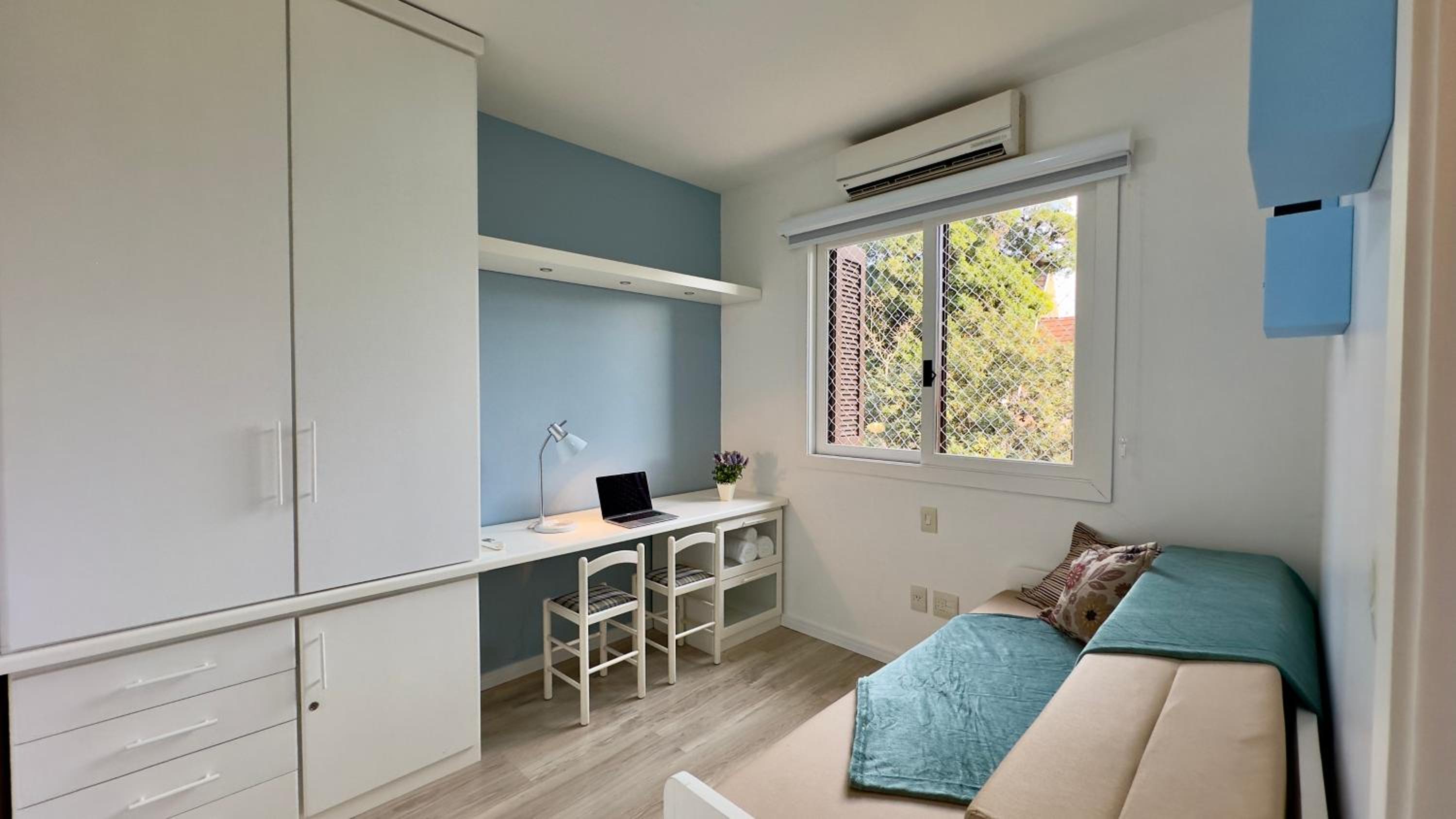 Apartamento à 10 min Centro para 06 Pessoas com Lareira, Ar condicionado e Wi-Fi Veloz