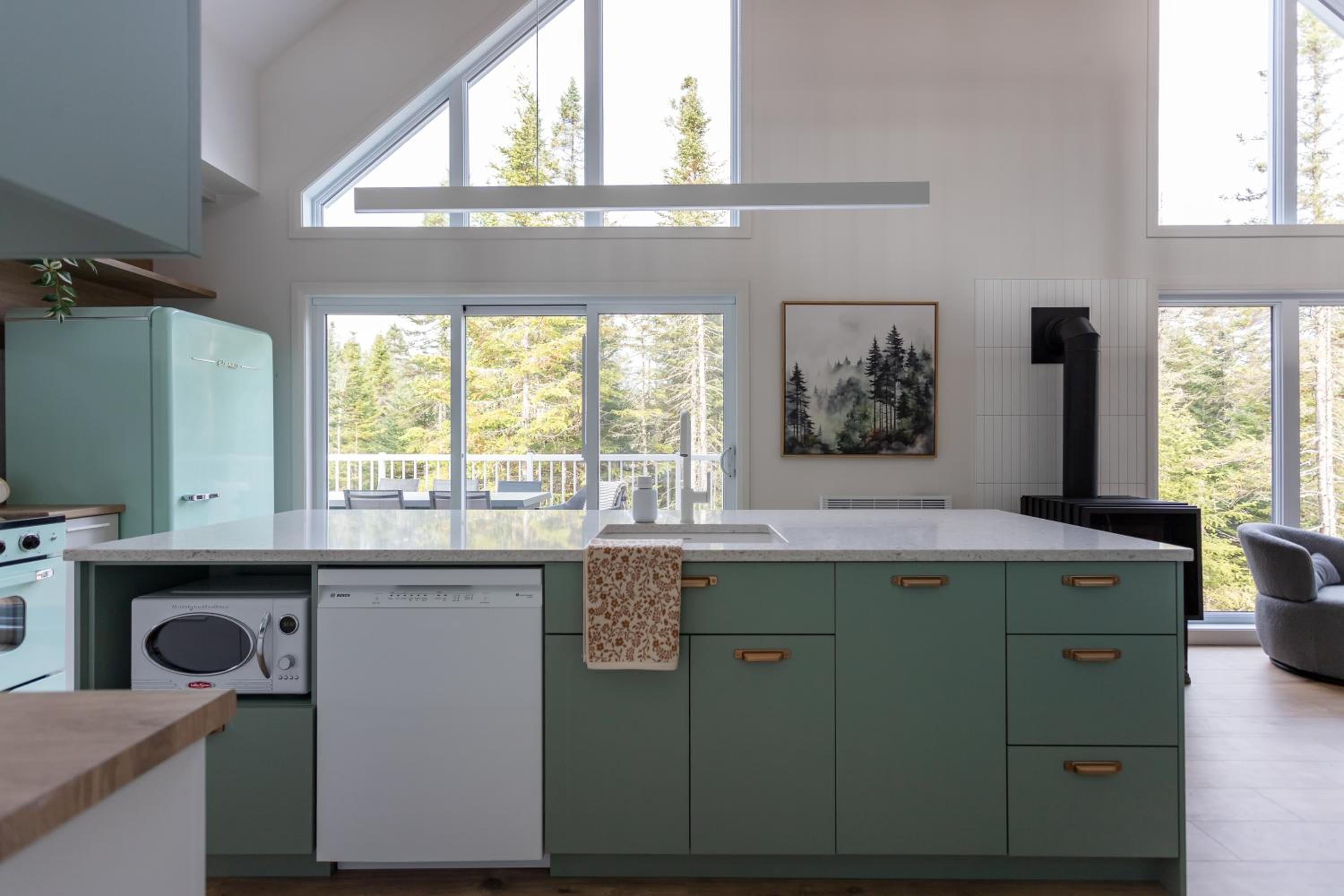L'intemporel - Retro Chalet with Private Lake and Hot Tub