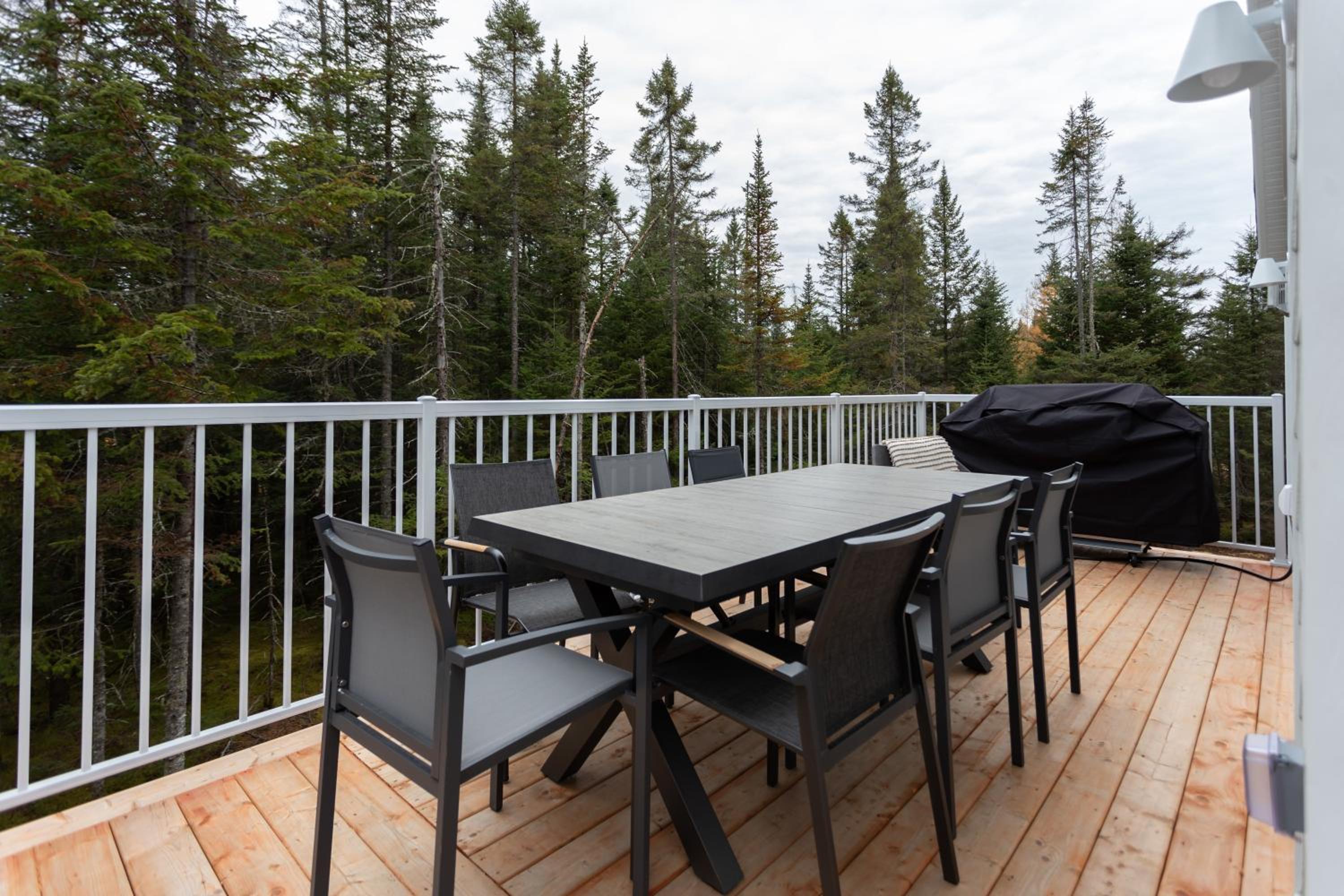 L'intemporel - Retro Chalet with Private Lake and Hot Tub