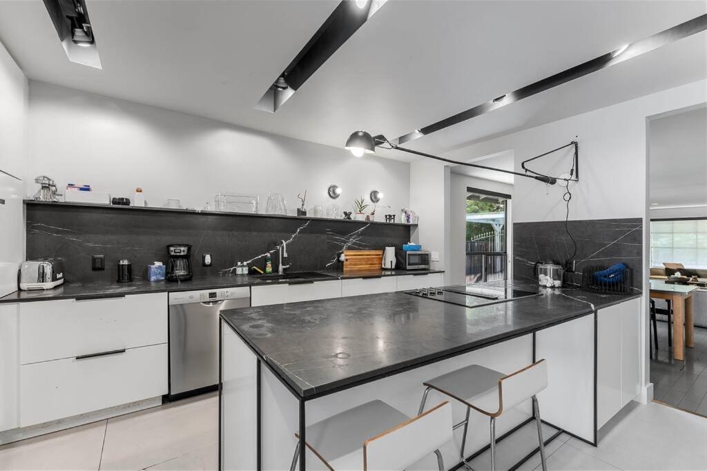 NoHo Luxury Spacious 3Bedroom Home with Hot Tub