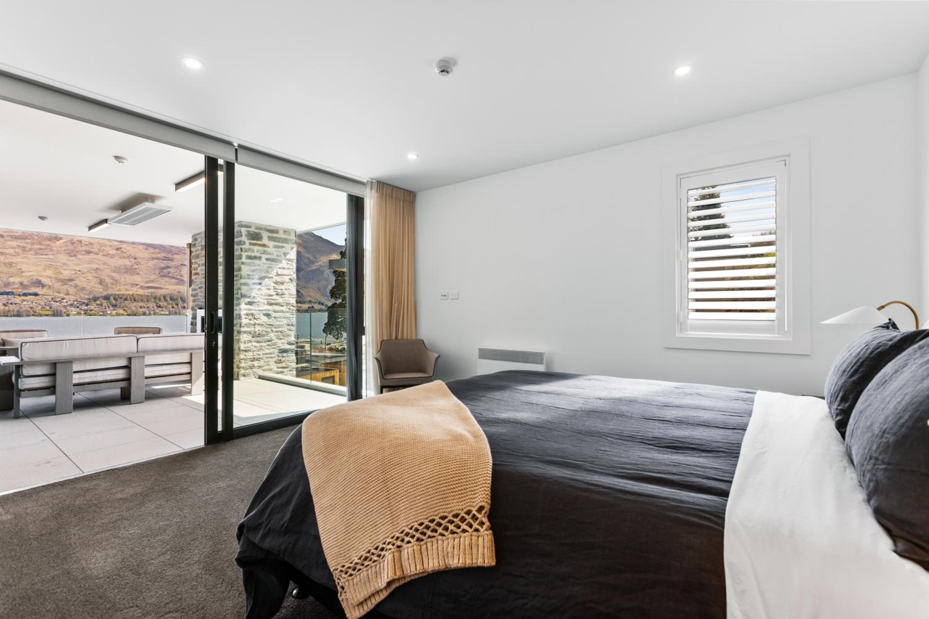 Penthouse with Marina Views - Studio or Two Bedroom Apartment view 4