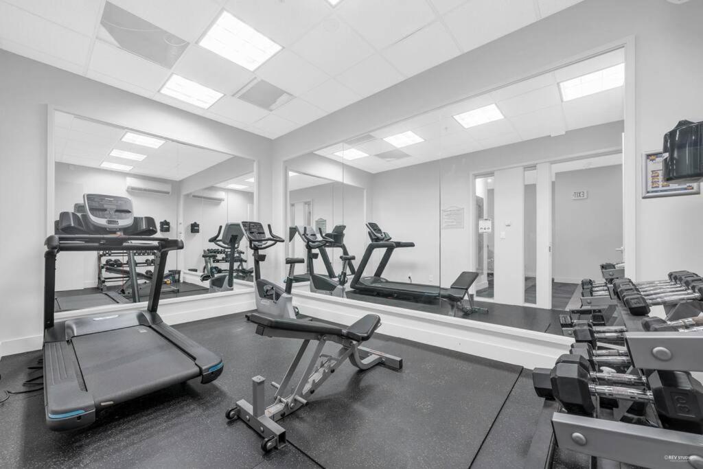 Lovely 2-Bedrooms Downtown suite Free Parking