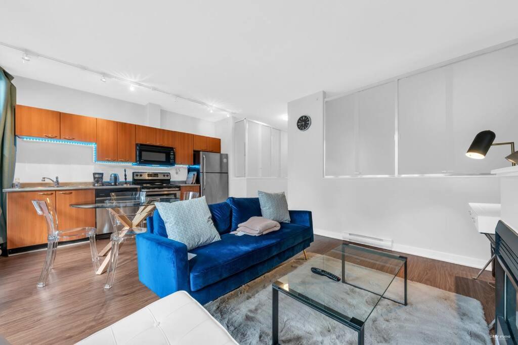 Lovely 2-Bedrooms Downtown suite Free Parking