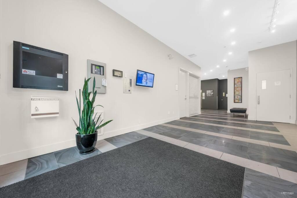Lovely 2-Bedrooms Downtown suite Free Parking