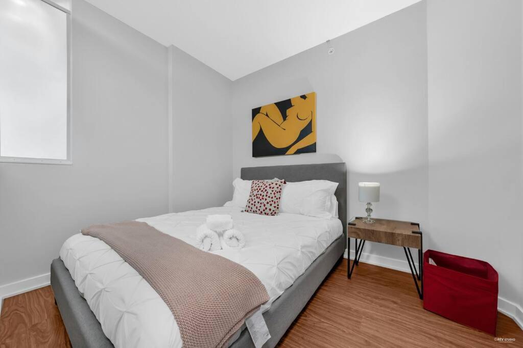 Lovely 2-Bedrooms Downtown suite Free Parking