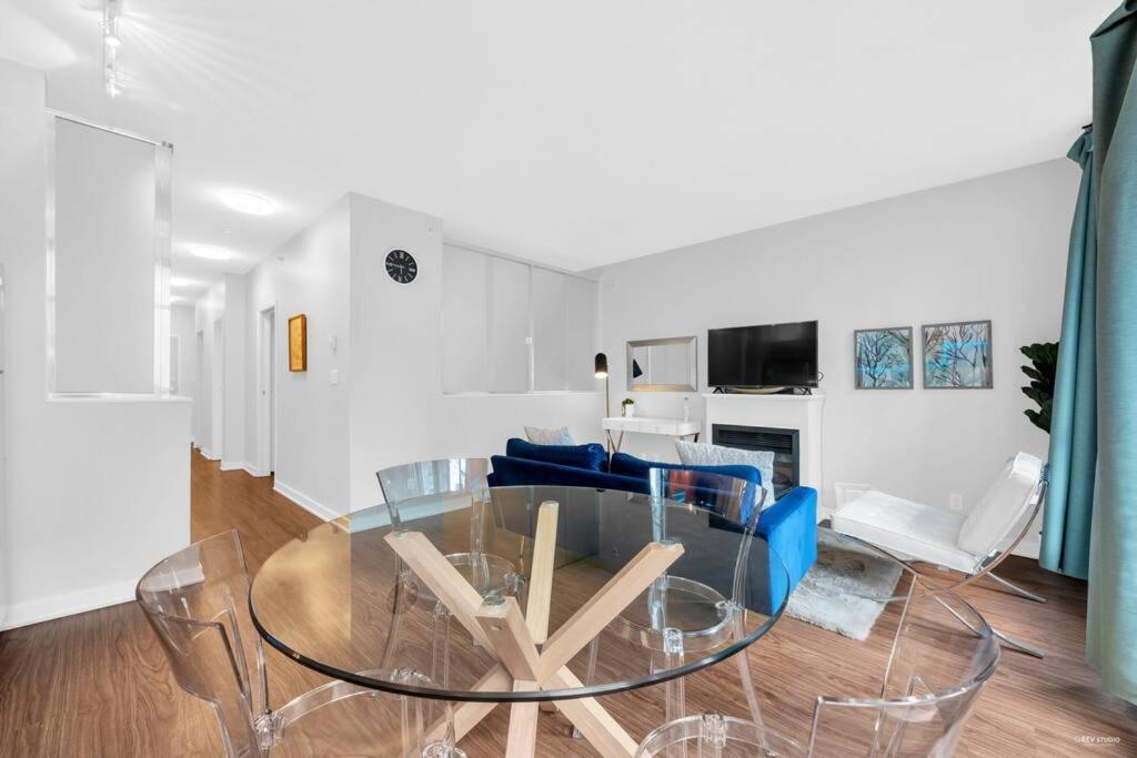 Lovely 2-Bedrooms Downtown suite Free Parking