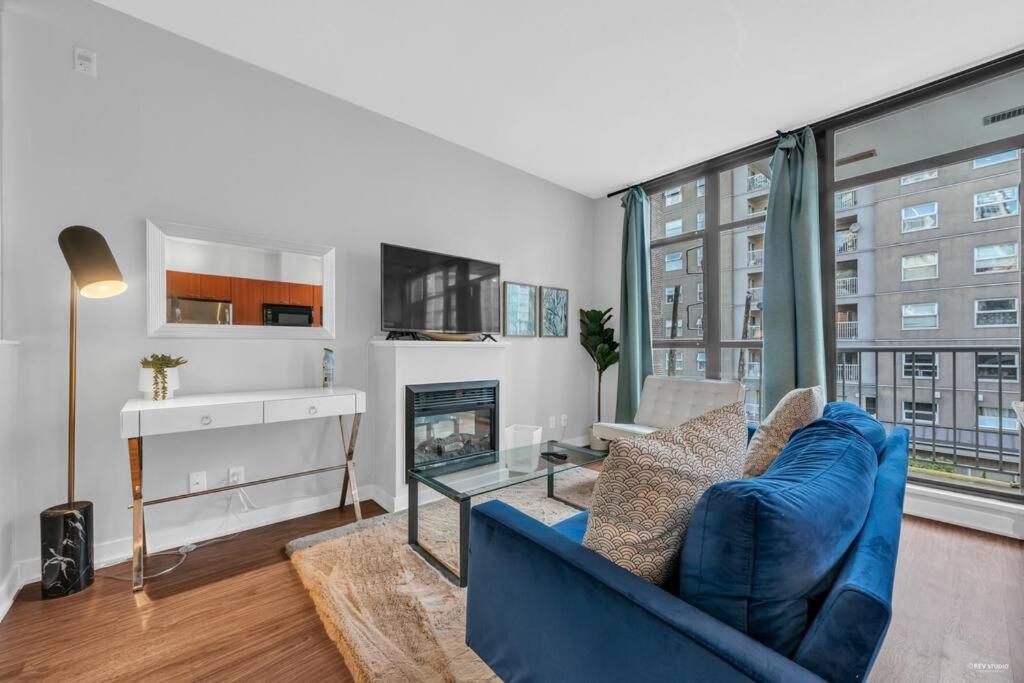 Lovely 2-Bedrooms Downtown suite Free Parking