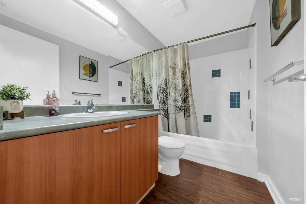 Lovely 2-Bedrooms Downtown suite Free Parking