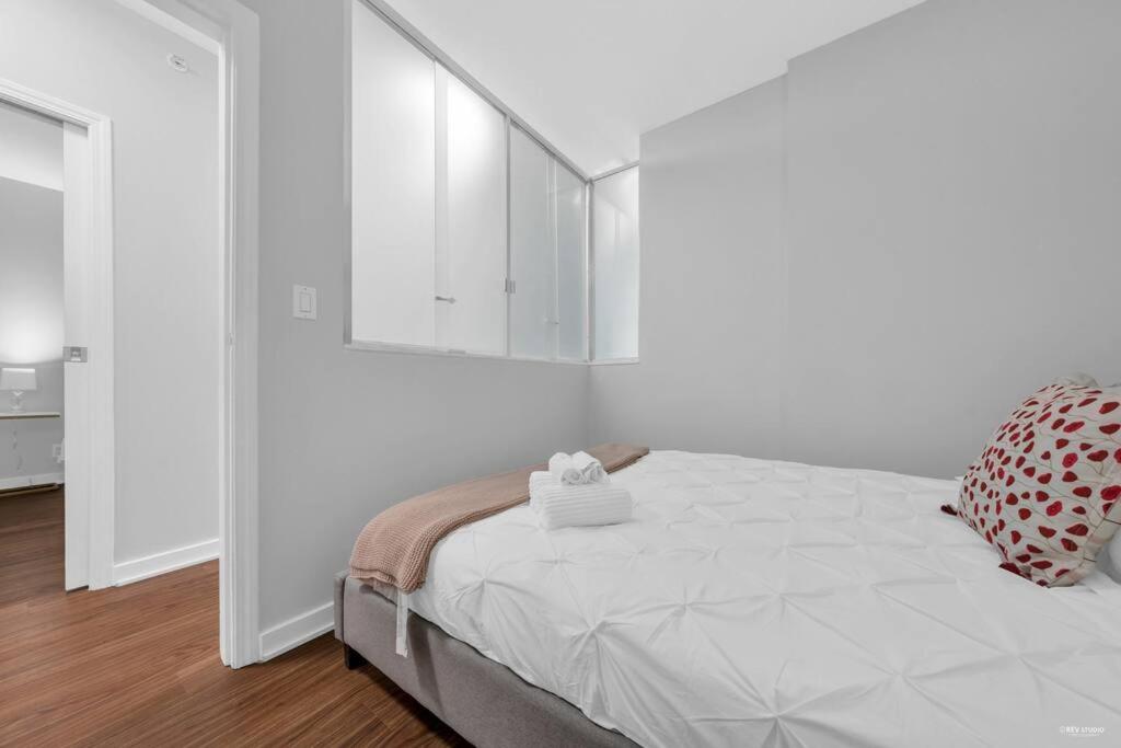 Lovely 2-Bedrooms Downtown suite Free Parking
