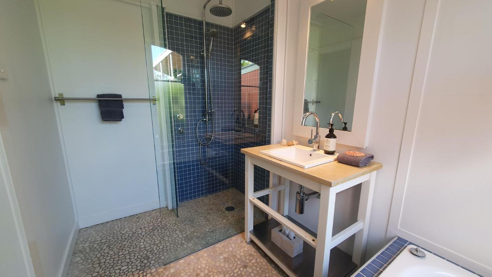 Avalon vintage beachside family getaway