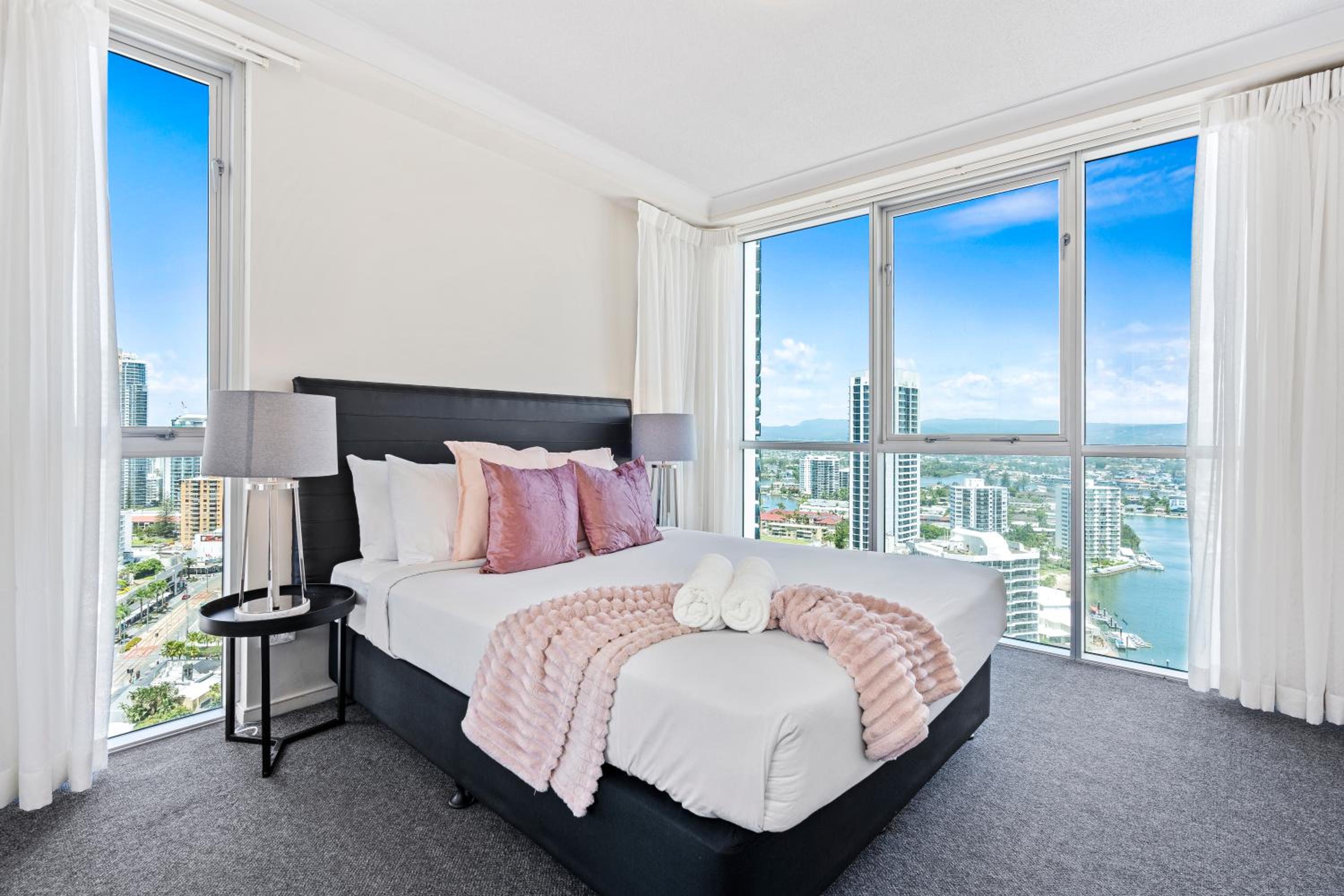 Chevron Renaissance Apartments - Hosted by Wow Stay