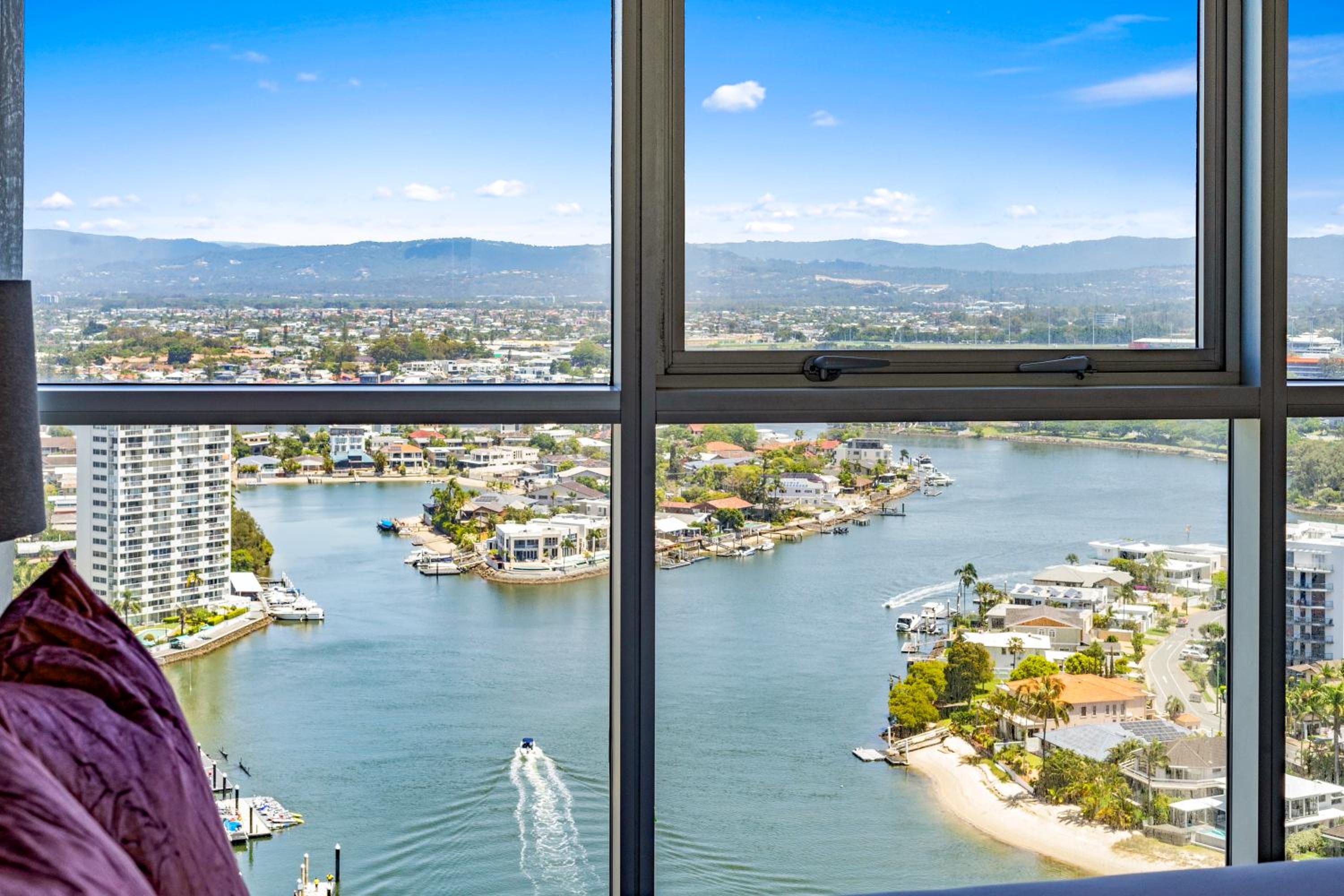Chevron Renaissance Apartments - Hosted by Wow Stay