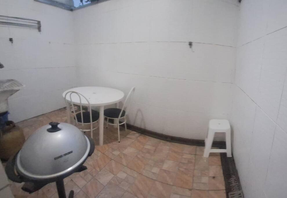 Apartamento pé na areia na Praia Maranduba