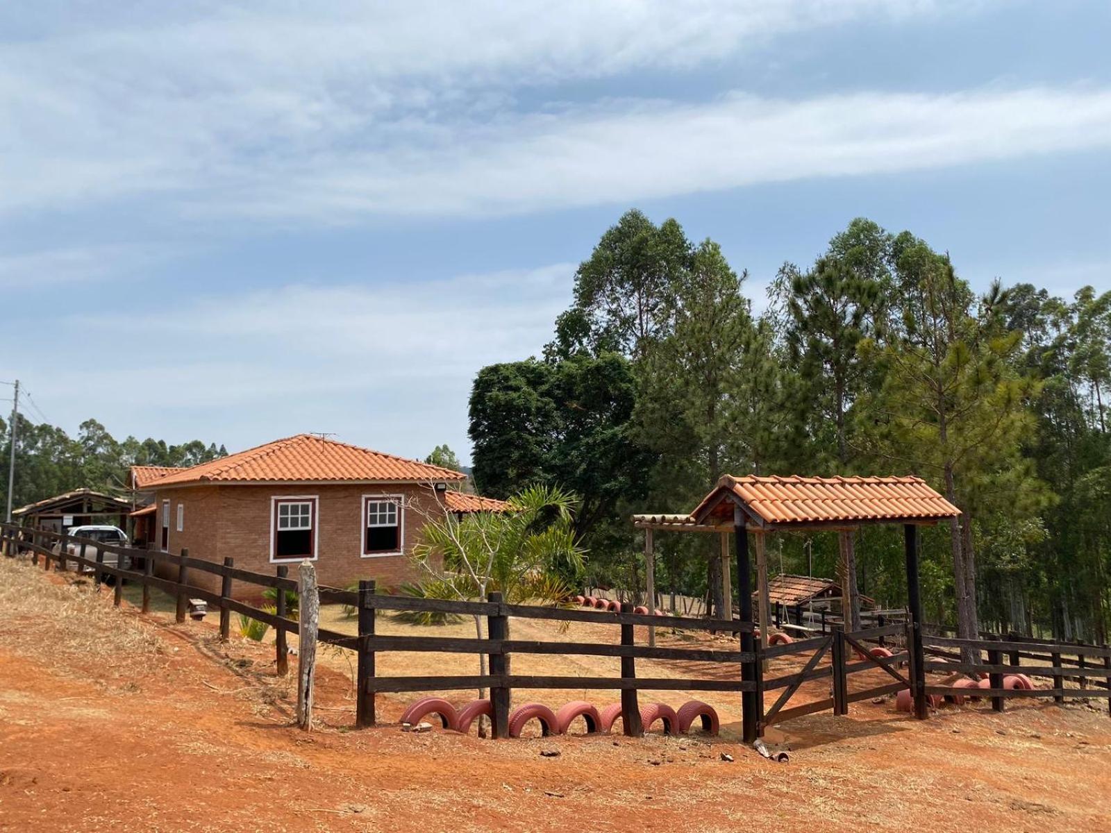 Sítio com Natureza , piscina e campo de areia em Cruzília