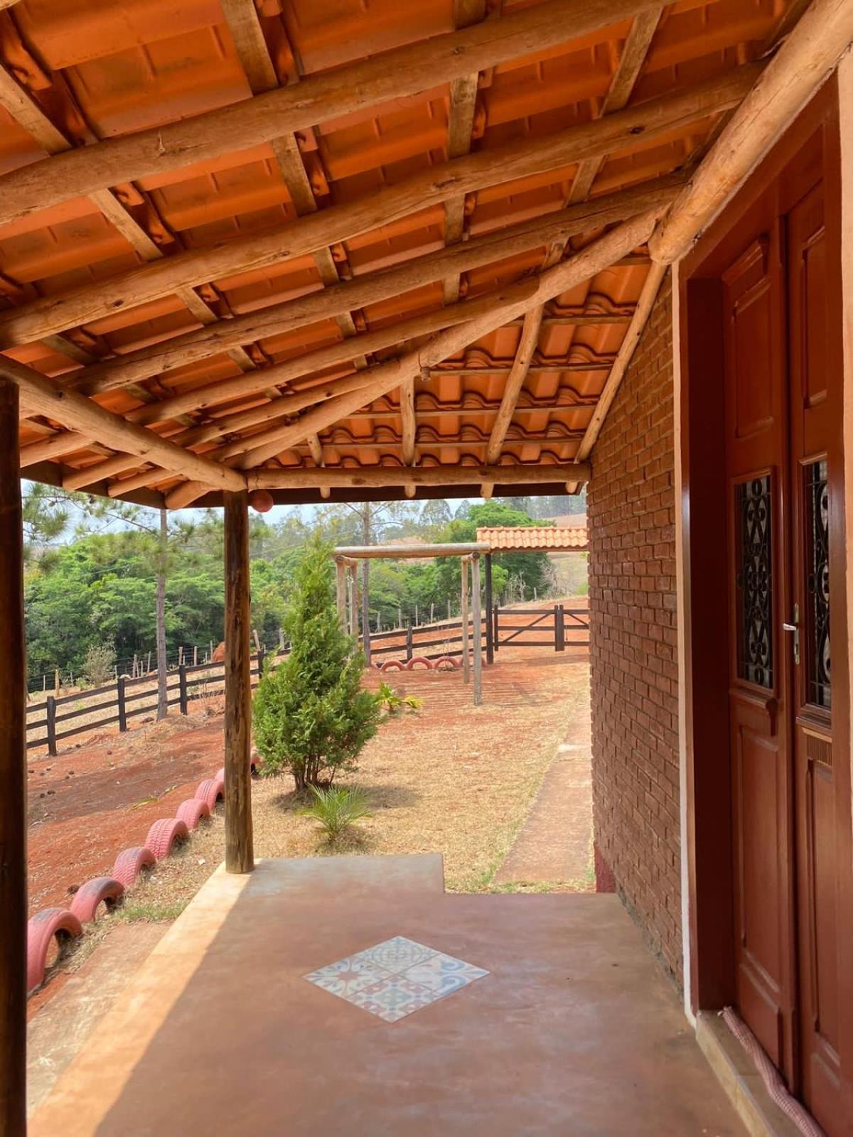 Sítio com Natureza , piscina e campo de areia em Cruzília