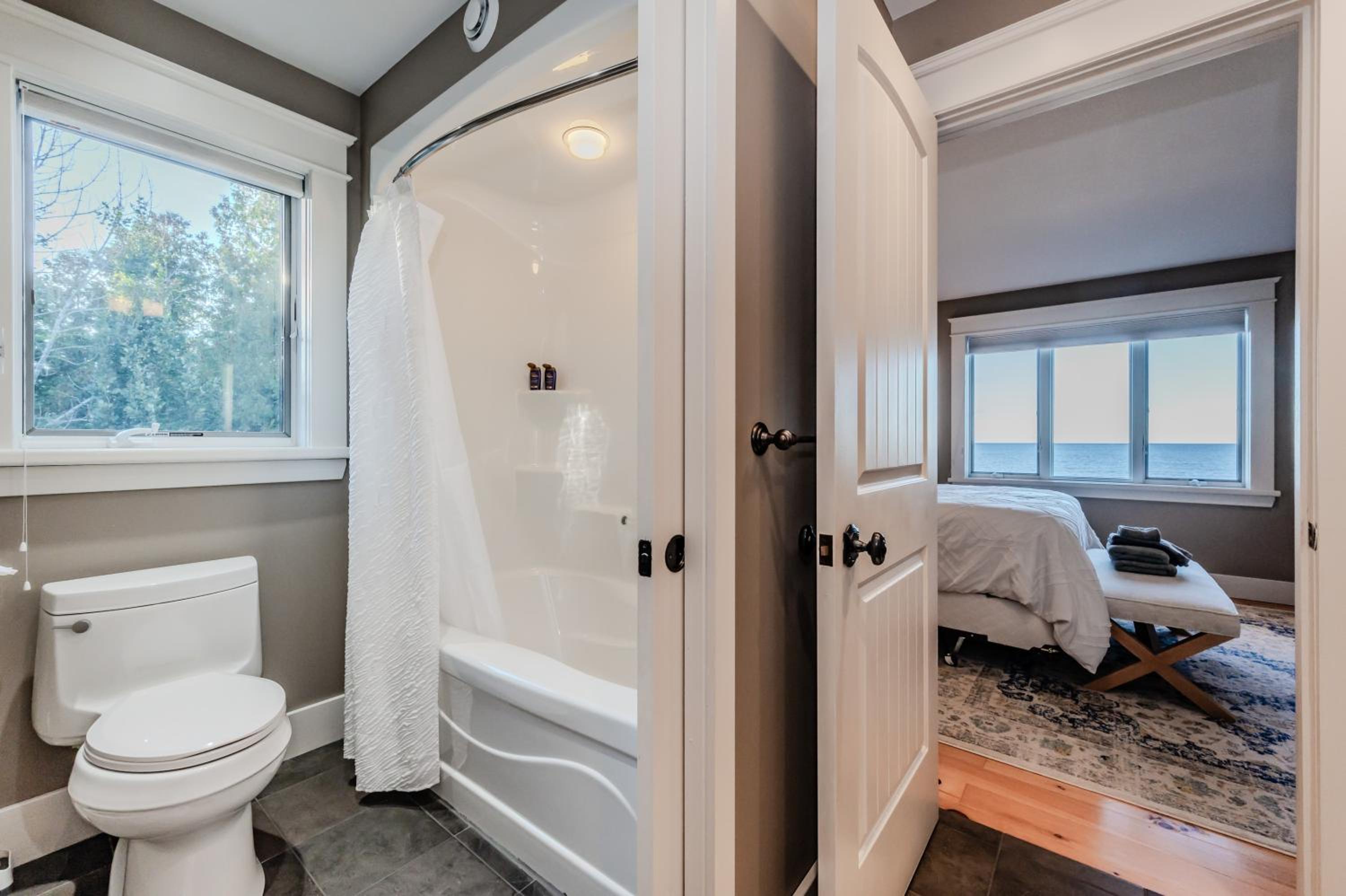 Michael's Luxury Cottage on Bruce Trail Starlink