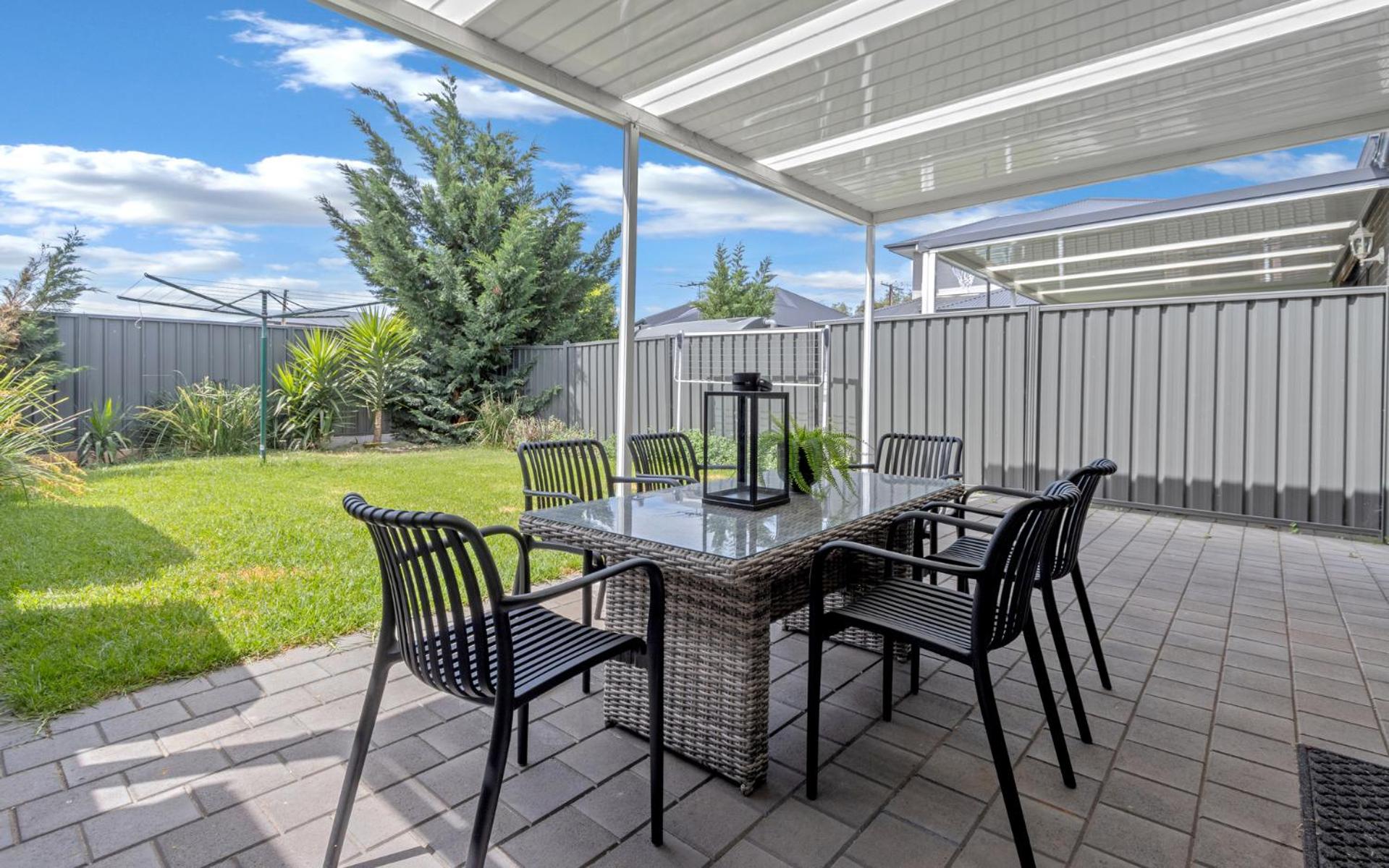 4 Bedrooms 3 Bathrooms Home with a big balcony in Tranmere