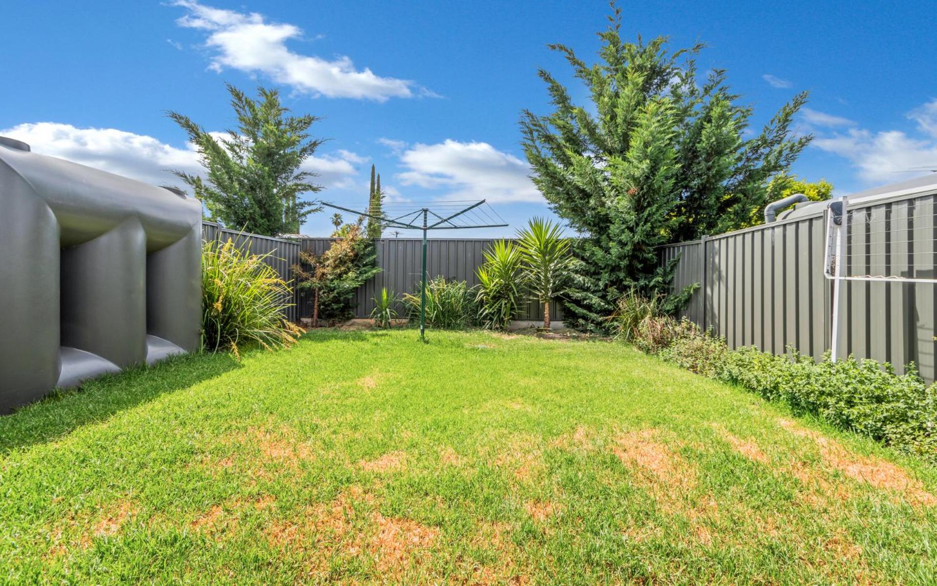 4 Bedrooms 3 Bathrooms Home with a big balcony in Tranmere