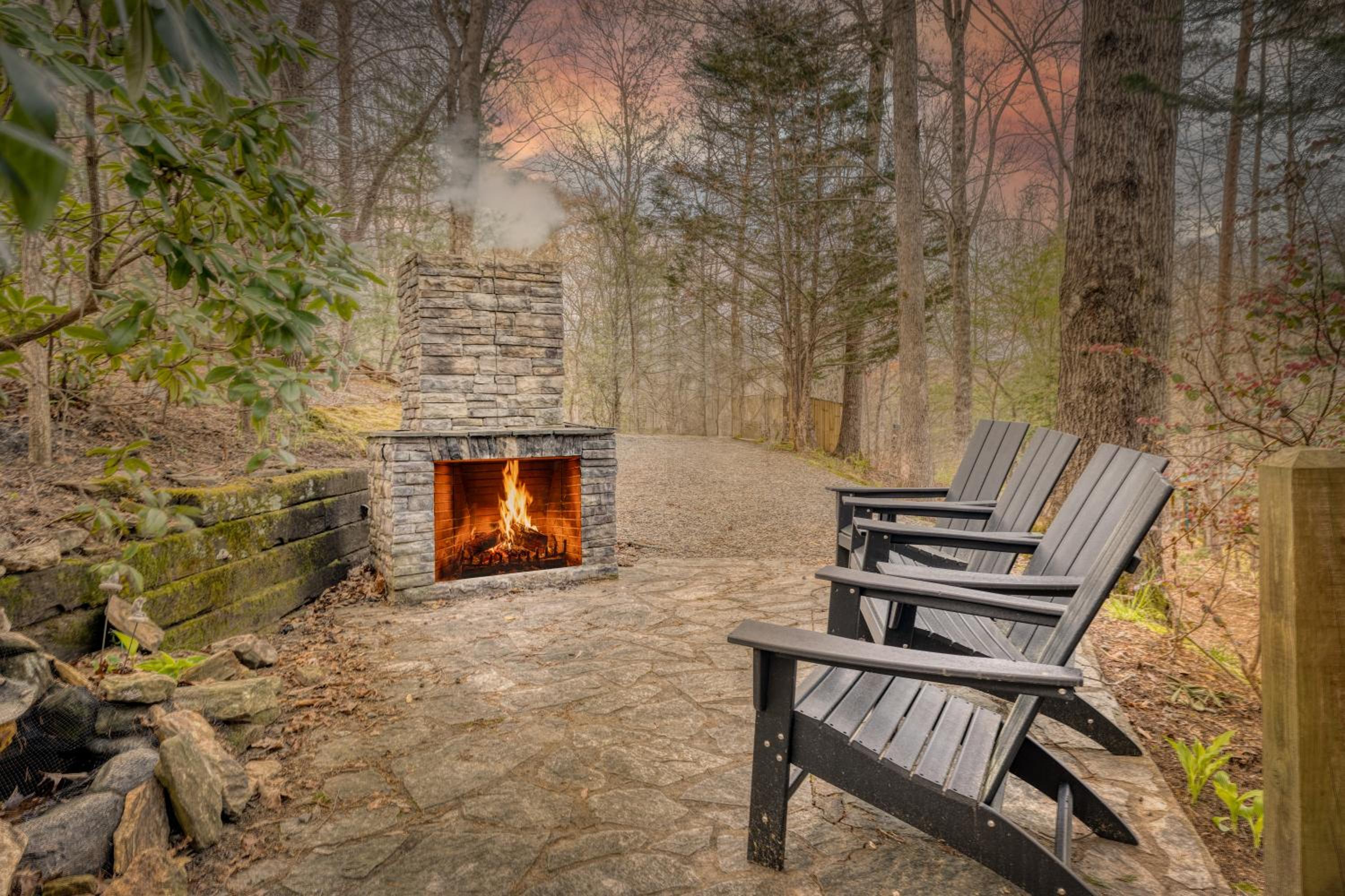 Secluded Sunrise Ridge-10 Min From Blue Ridge, King Beds, Hot Tub, 2 Porches, Fireplace Wood Burning, Mountain View, Cozy view 4