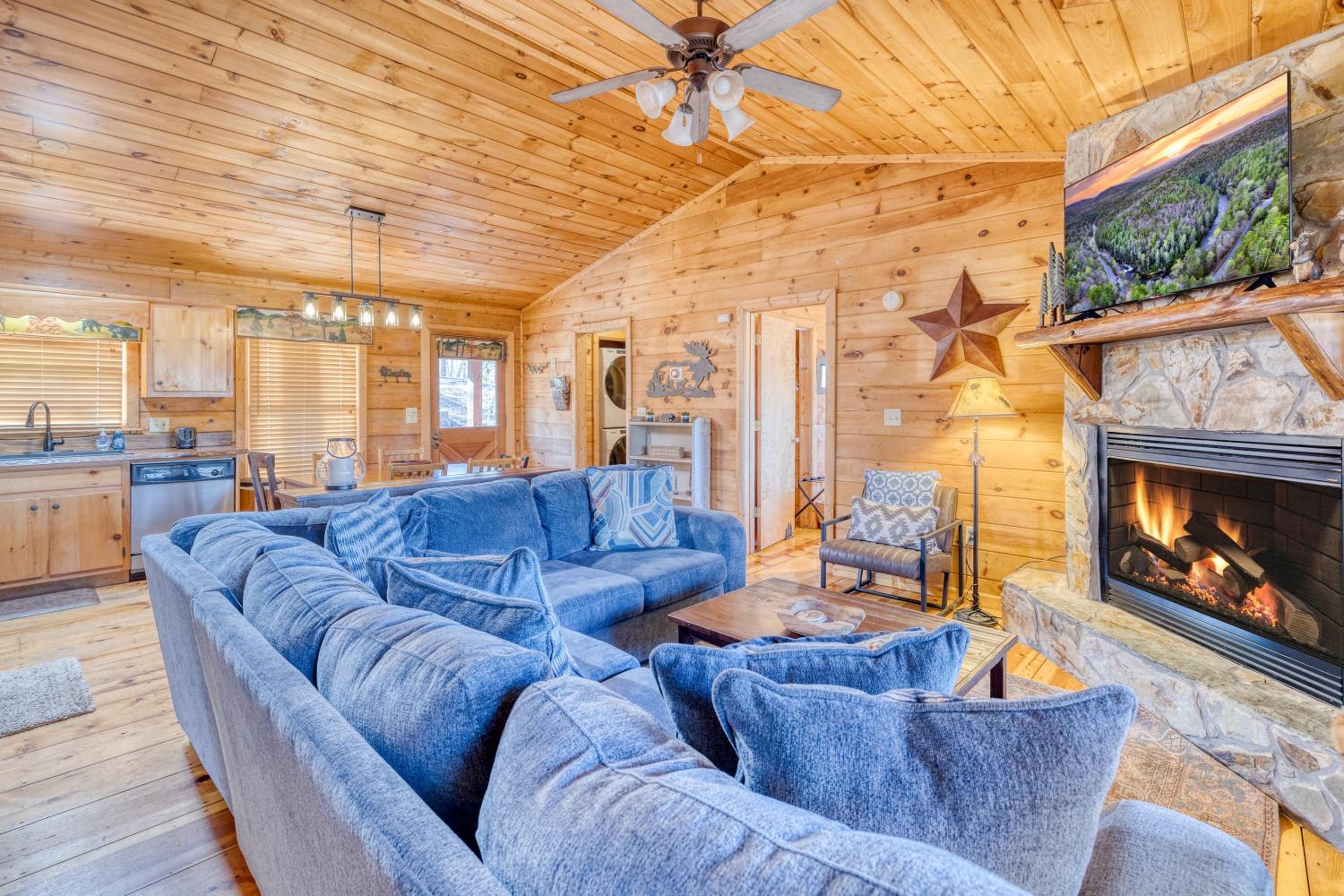 Secluded Sunrise Ridge-10 Min From Blue Ridge, King Beds, Hot Tub, 2 Porches, Fireplace Wood Burning, Mountain View, Cozy view 5