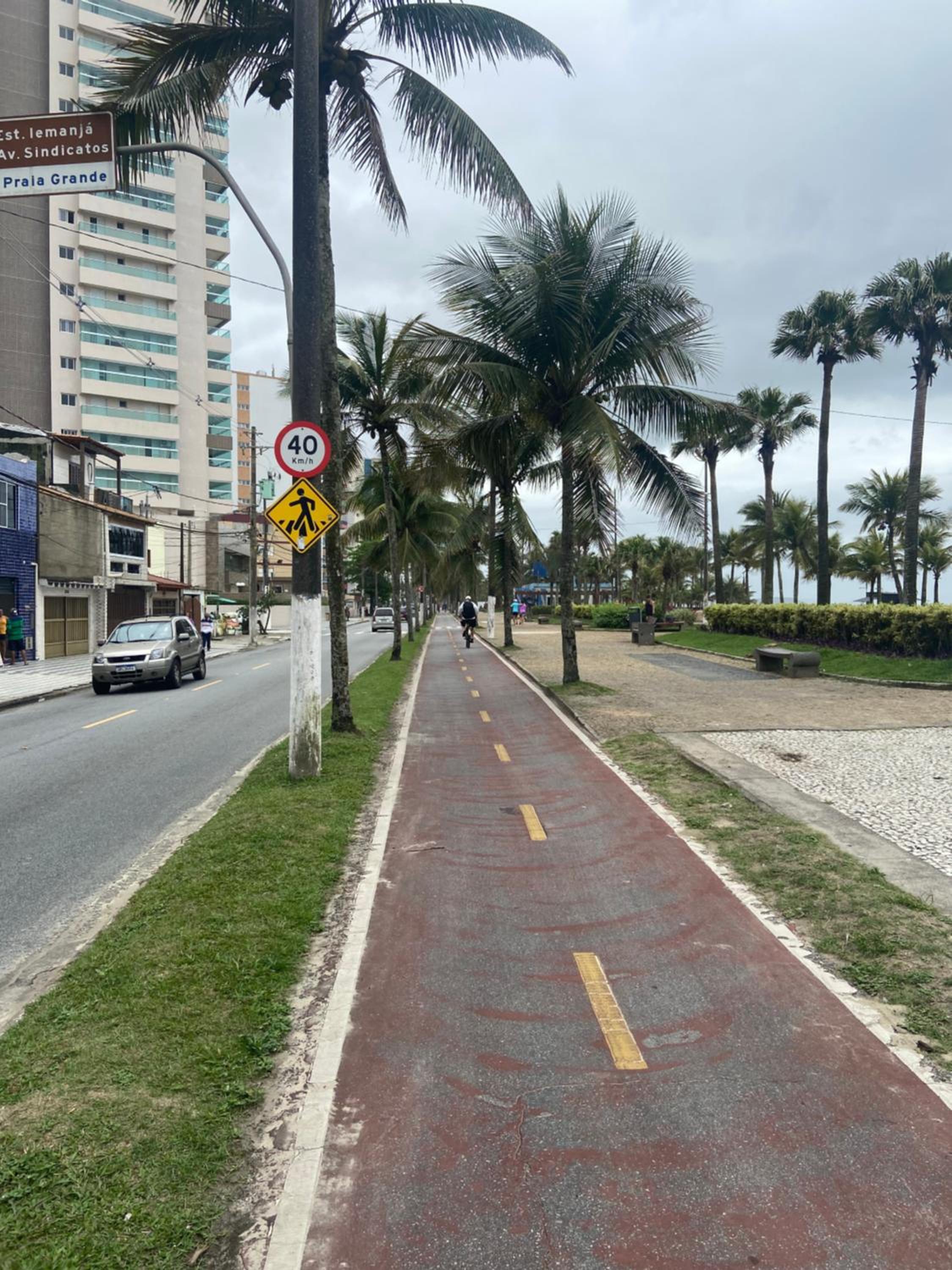 Edifício Malibu- 100 metros da praia-Check-in às 9hs e Check-out às 18hs- Apto com Wi-Fi fibra 600 mega e TV por assinatura com 120 canais