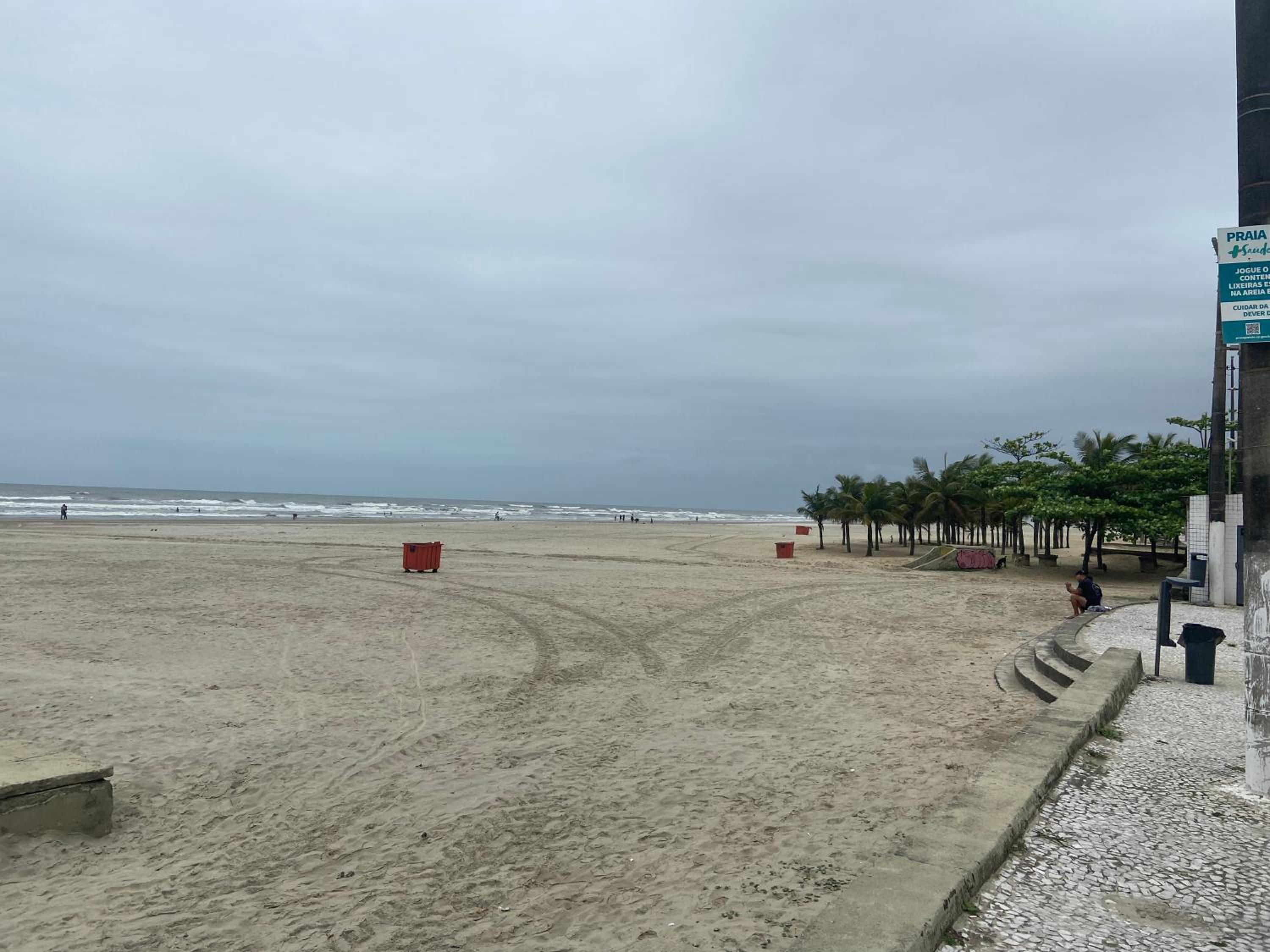 Edifício Malibu- 100 metros da praia-Check-in às 9hs e Check-out às 18hs- Apto com Wi-Fi fibra 600 mega e TV por assinatura com 120 canais