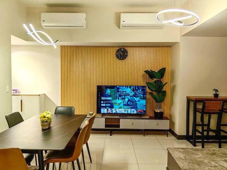 Spacious 3BR Suite in Uptown BGC - Walking Distance to Malls and Restaurants view 4