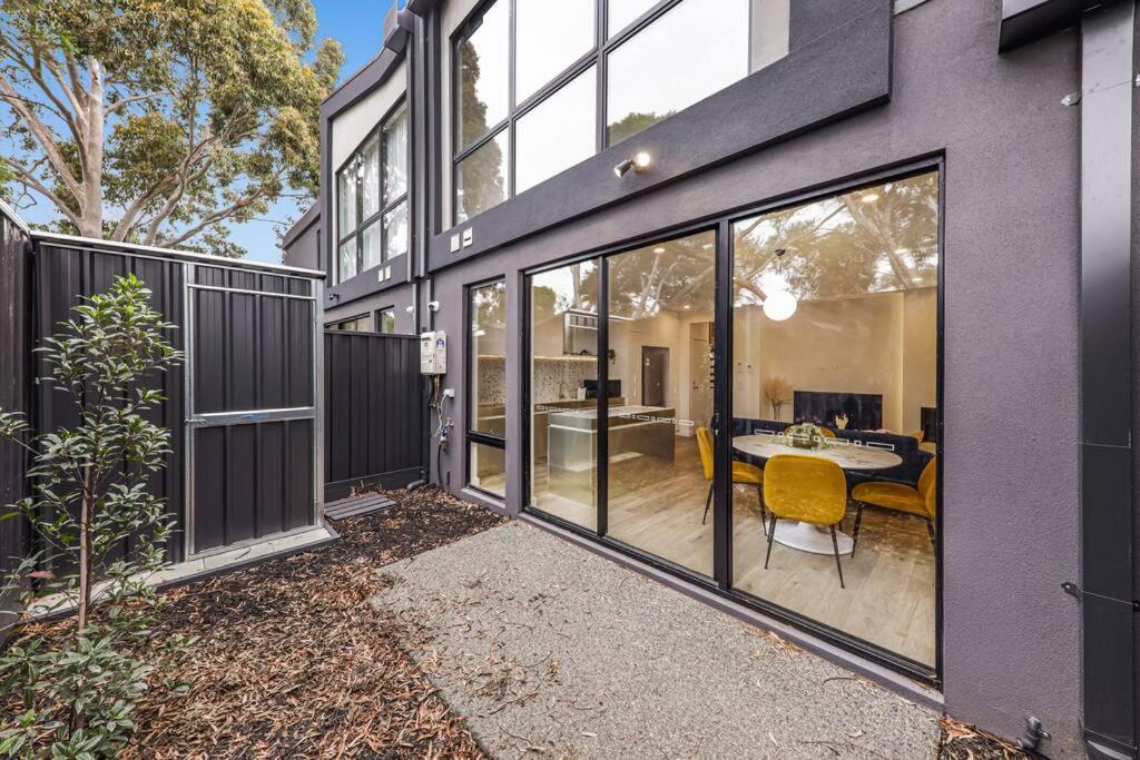 Ned-2B2B-Effortless Bayside Living-Brighton East
