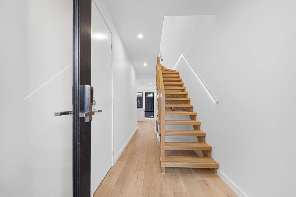 Ned-2B2B-Effortless Bayside Living-Brighton East