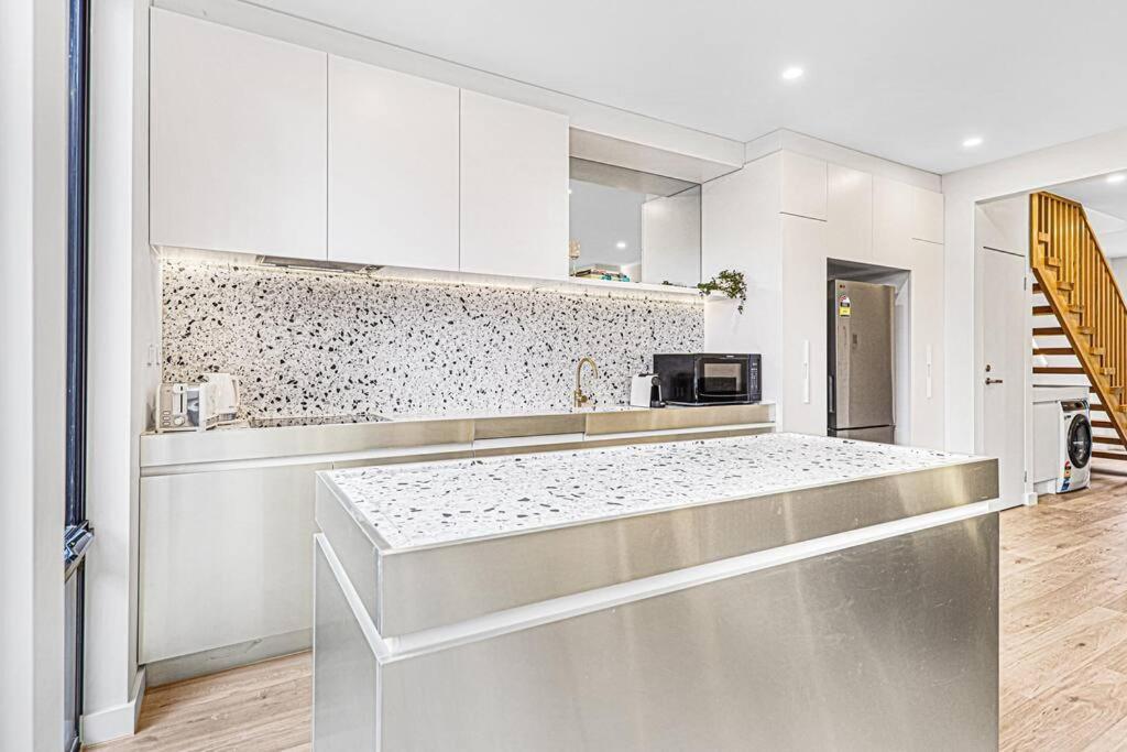 Ned-2B2B-Effortless Bayside Living-Brighton East