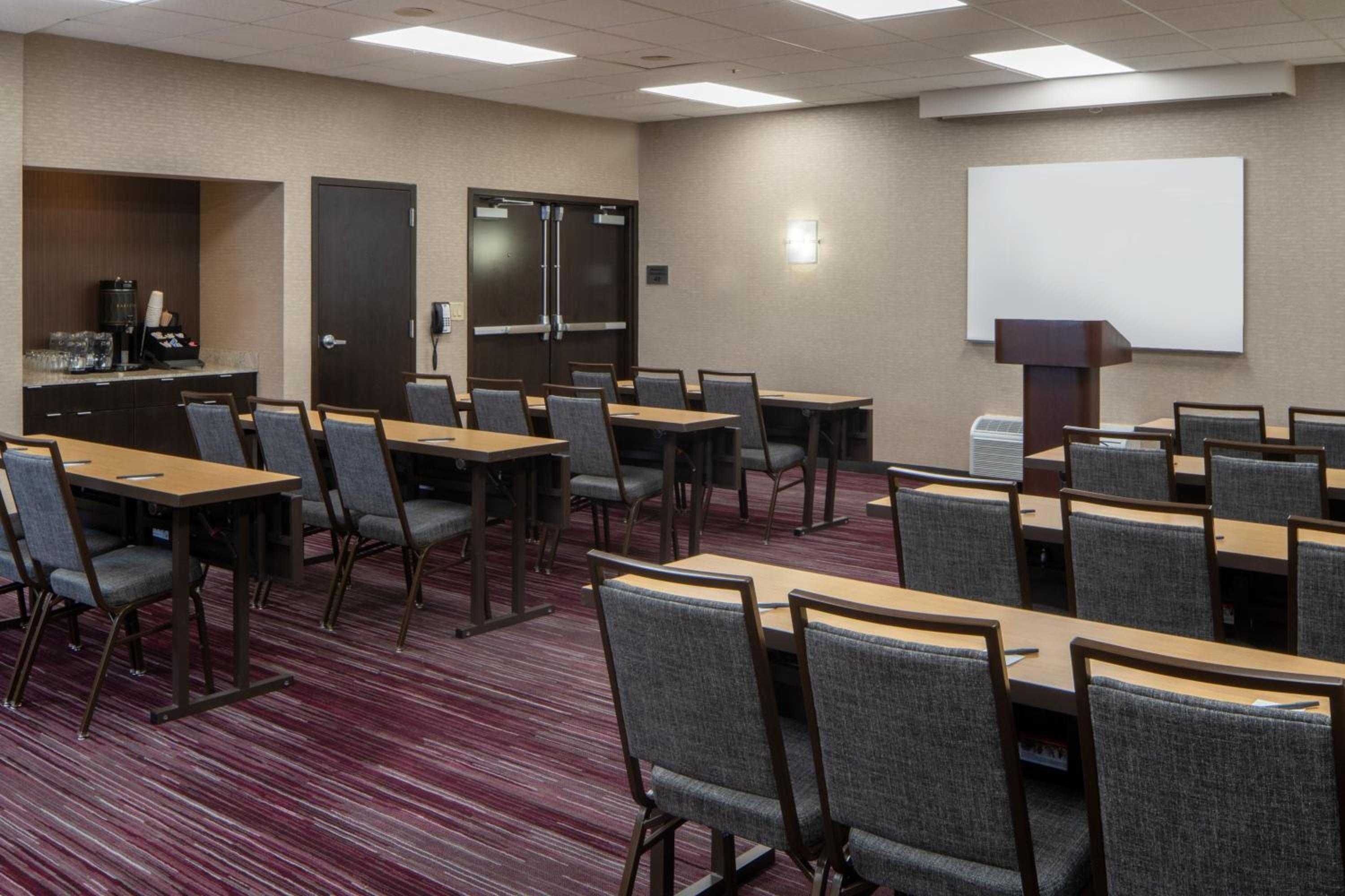 Courtyard by Marriott Nashville Airport - Property Image 3