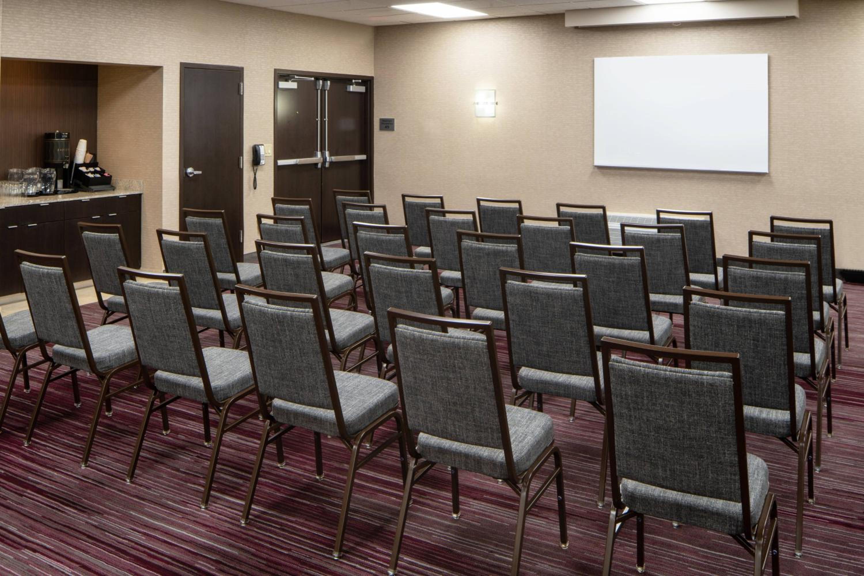 Courtyard by Marriott Nashville Airport - Property Image 2
