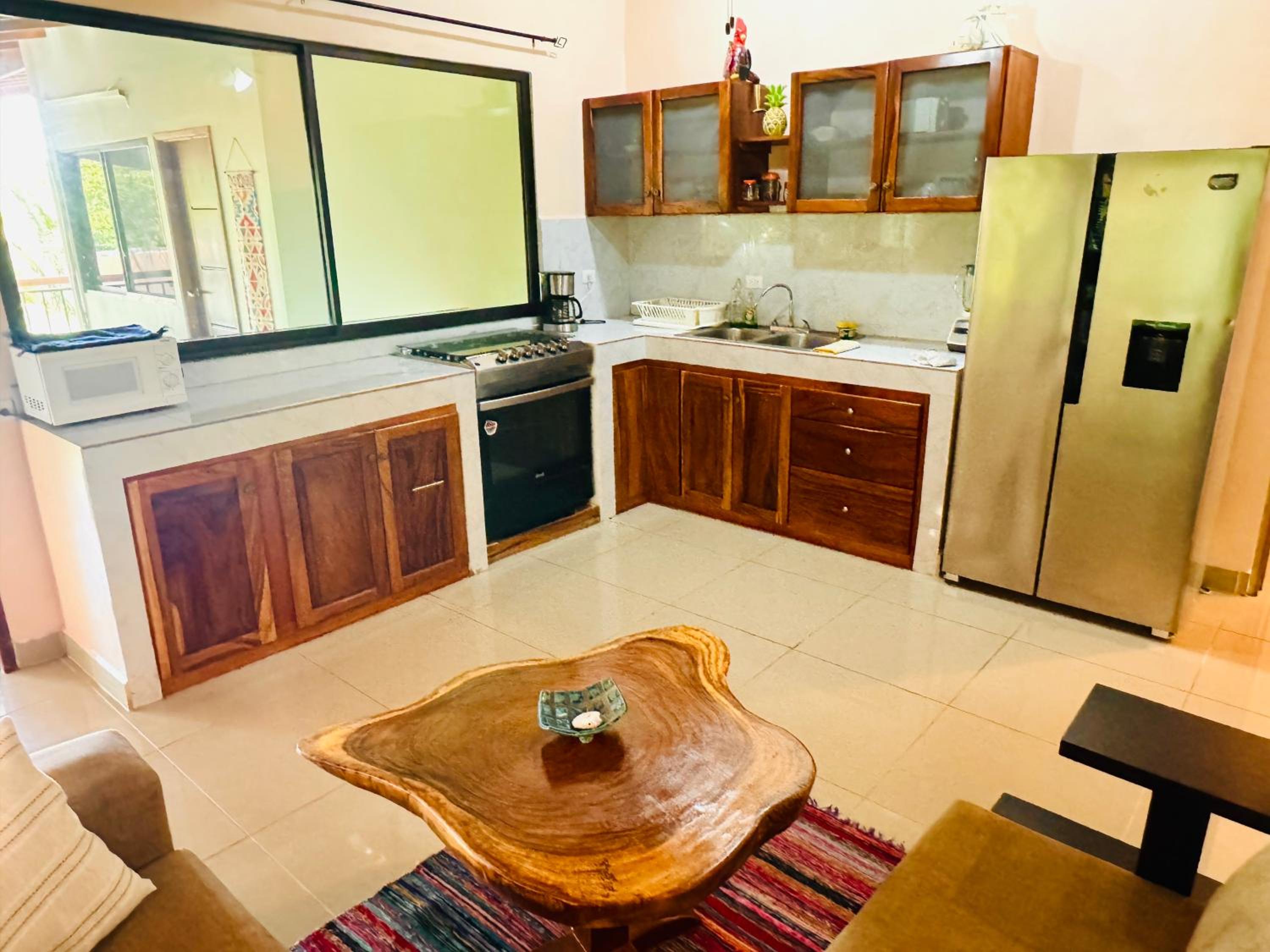 4 Beautiful top unit, pvt deck, GREAT location!