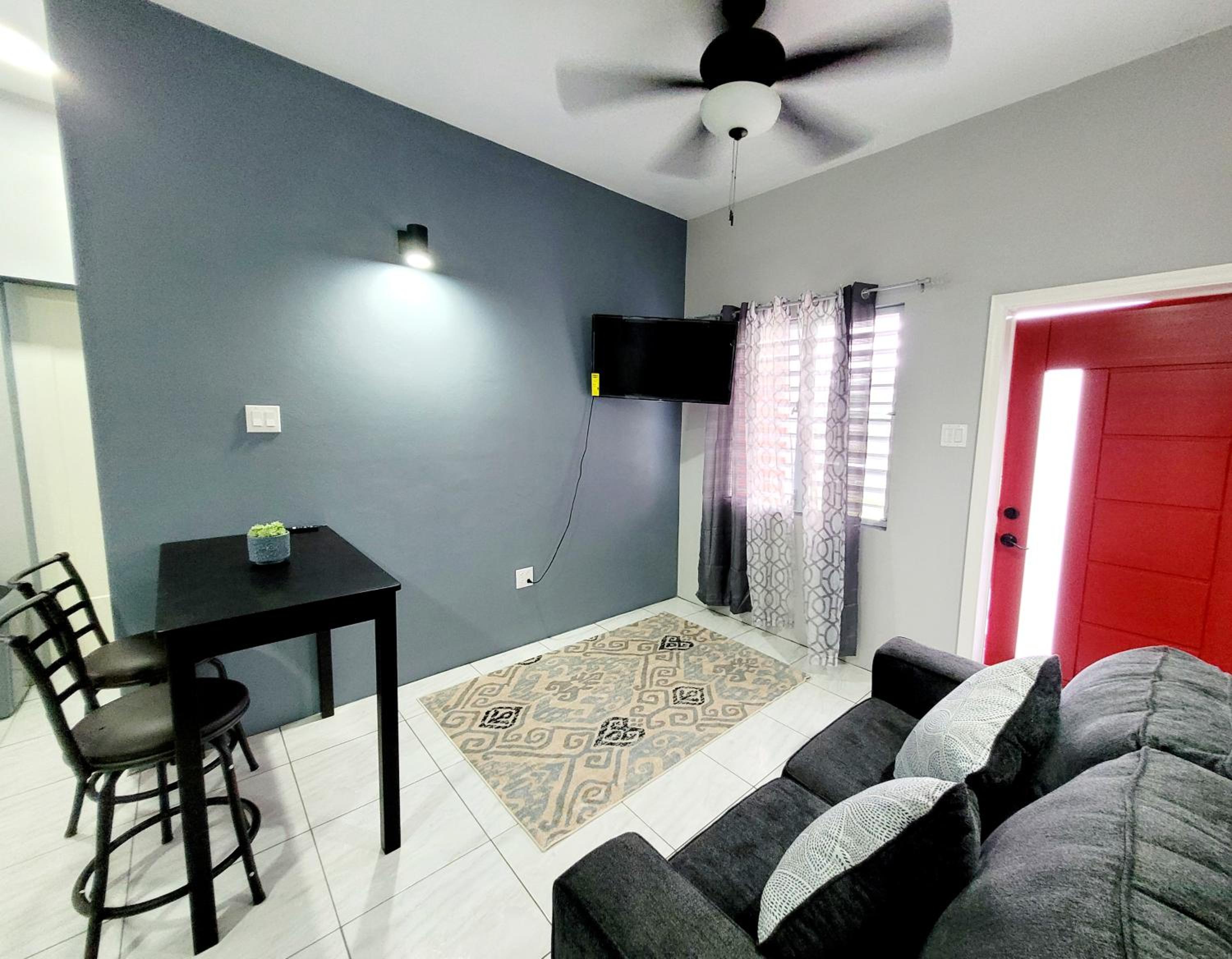Rest Easy at Cunningham Suites, photo 9