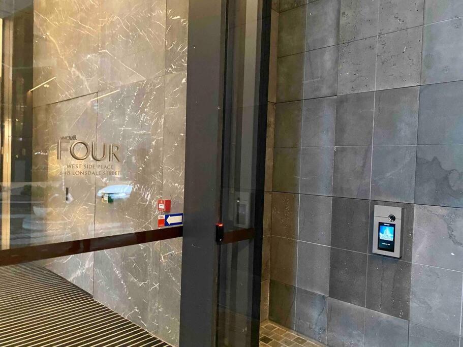 Chic 2BR Luxury Apt in Prime West Side Complex Center of It All