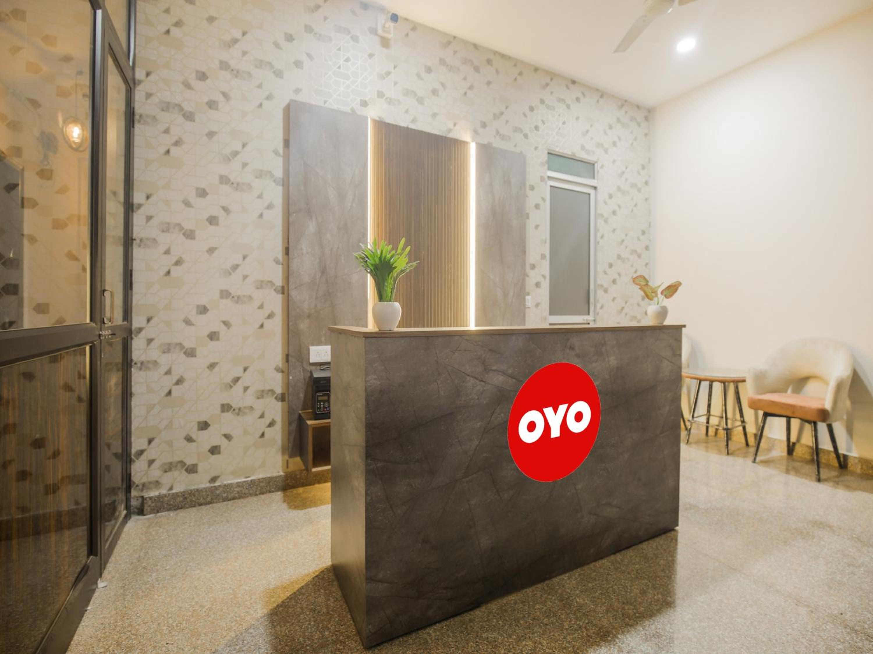 Lobby & Reception