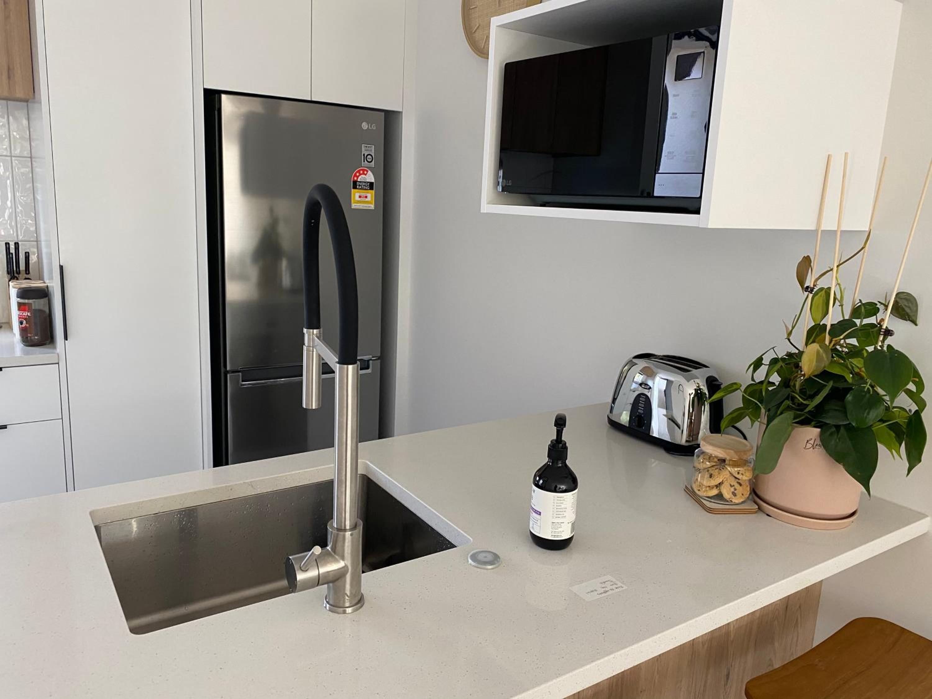 Modern 2BR Home in Merivale, Close to One New Zealand, CBD view 4