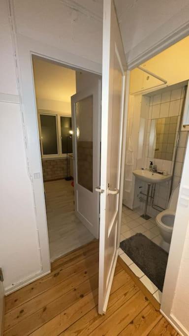 Pretty Apartment For 6 Guests view 3