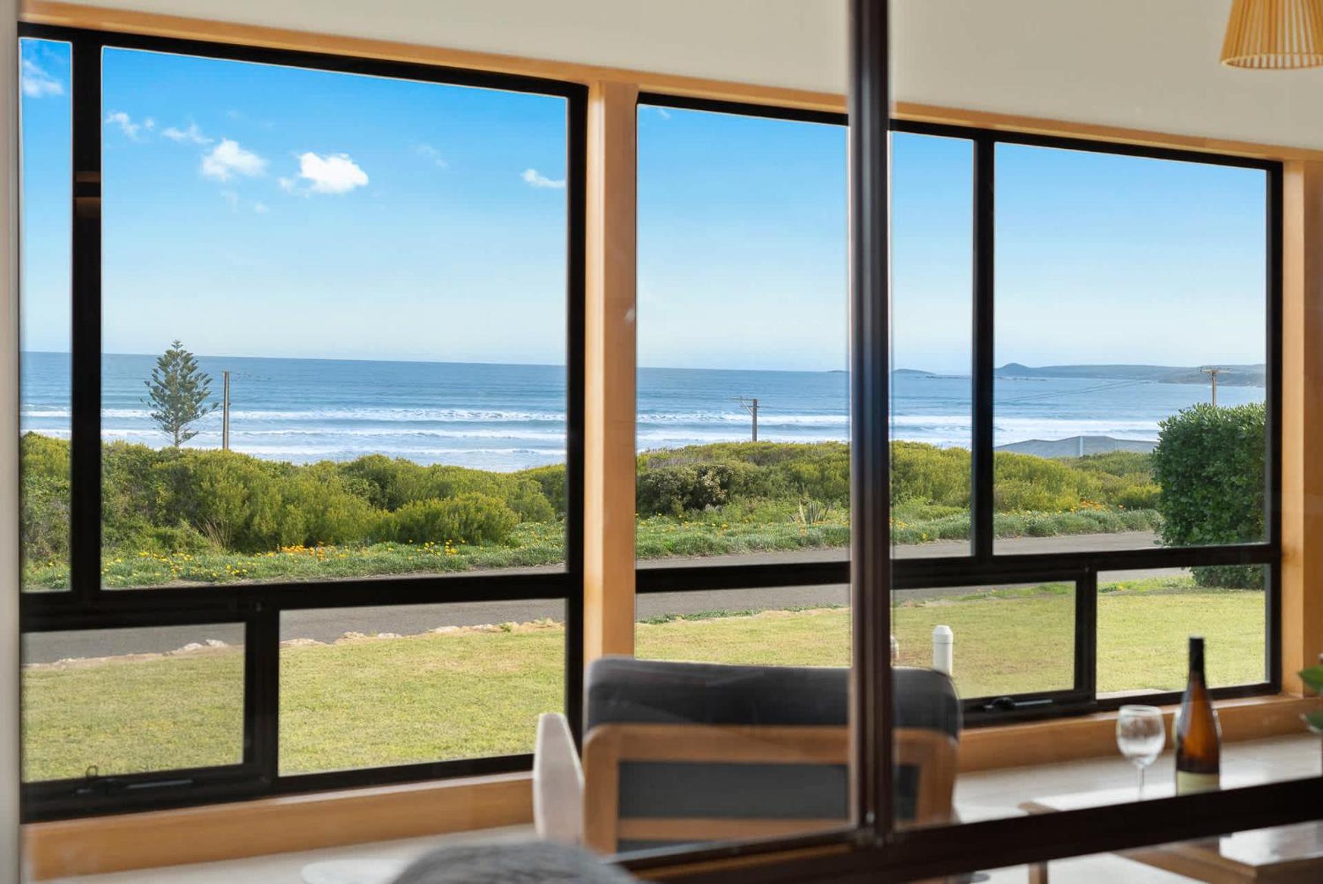Ocean Oasis - Panoramic Sea Views - BYO Linen
