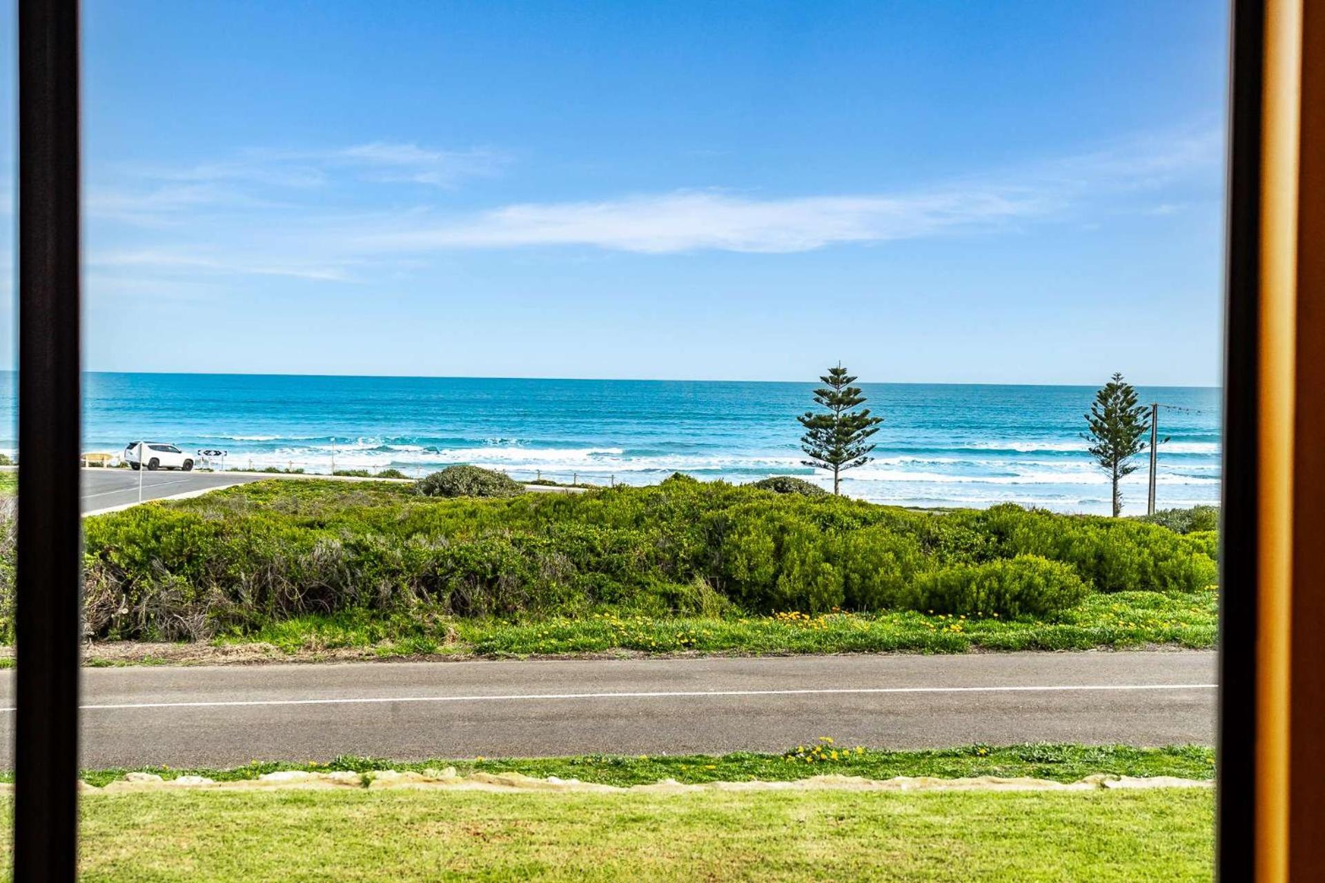 Ocean Oasis - Panoramic Sea Views - BYO Linen