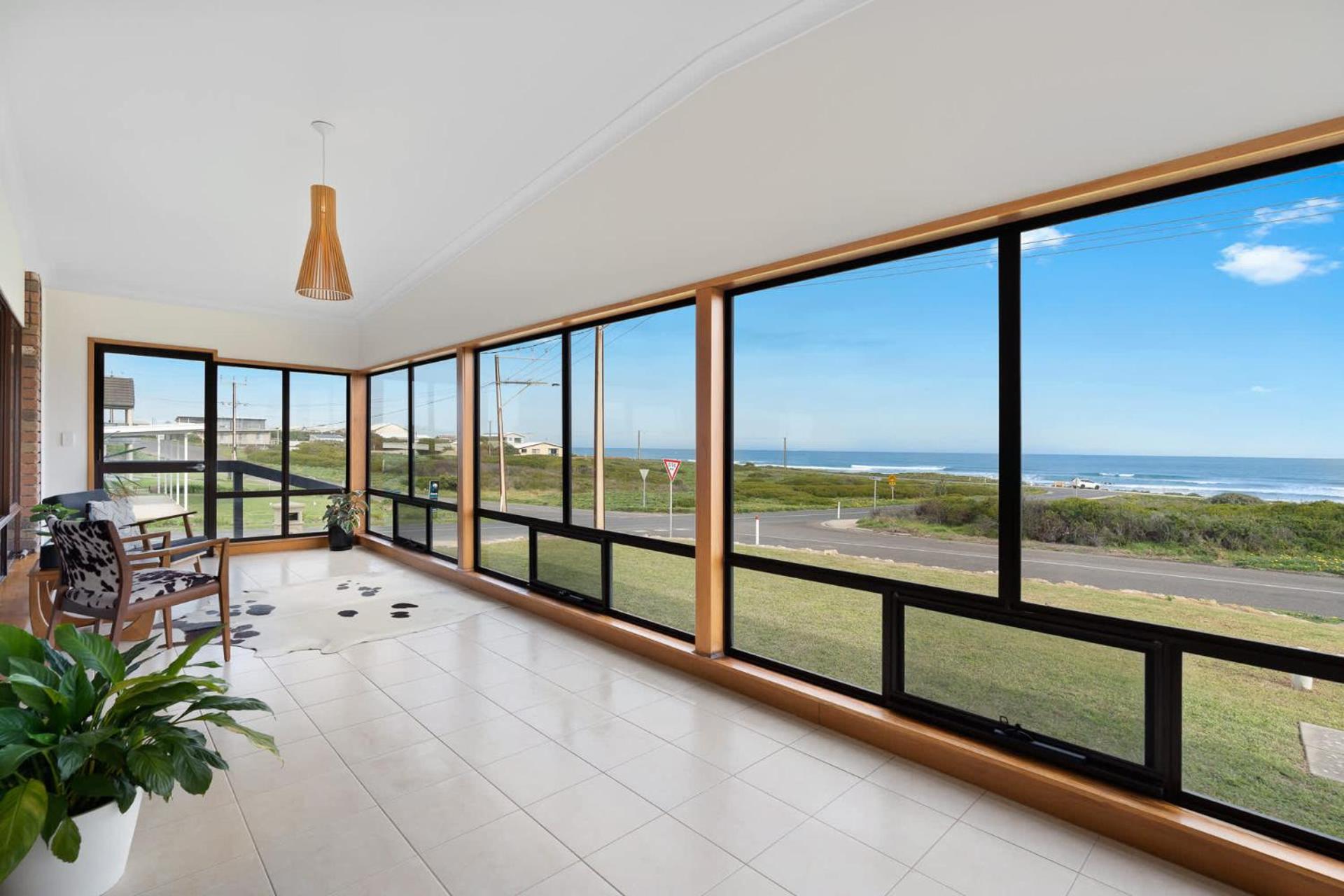 Ocean Oasis - Panoramic Sea Views - BYO Linen
