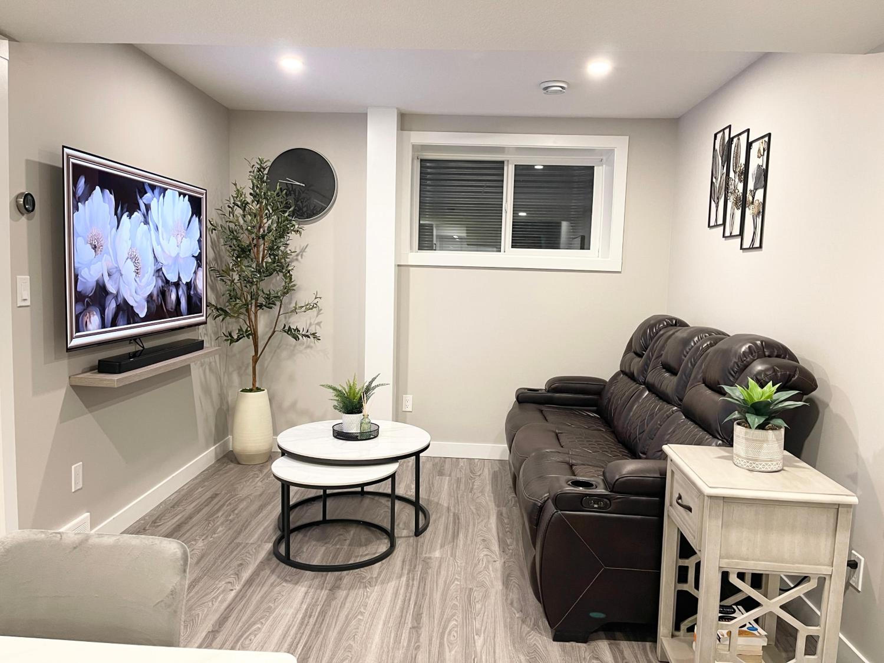Luxury Living Entire Suite-Private
