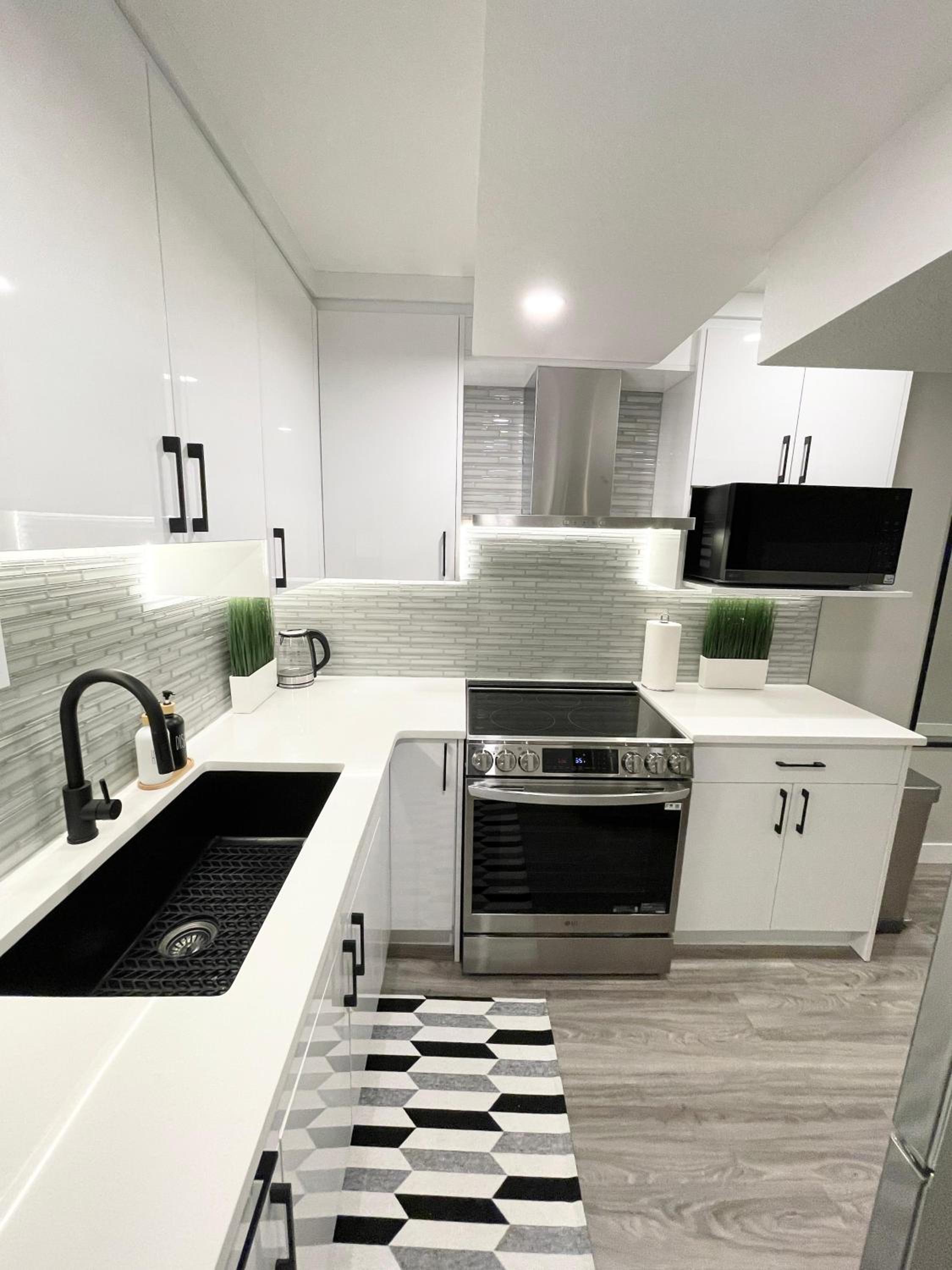 Luxury Living Entire Suite-Private