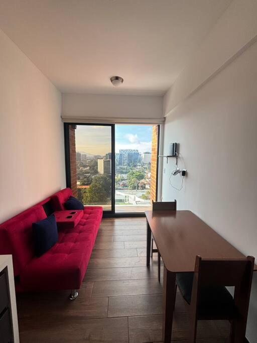 Apartamento con piscina y vista en zona 10 view 4