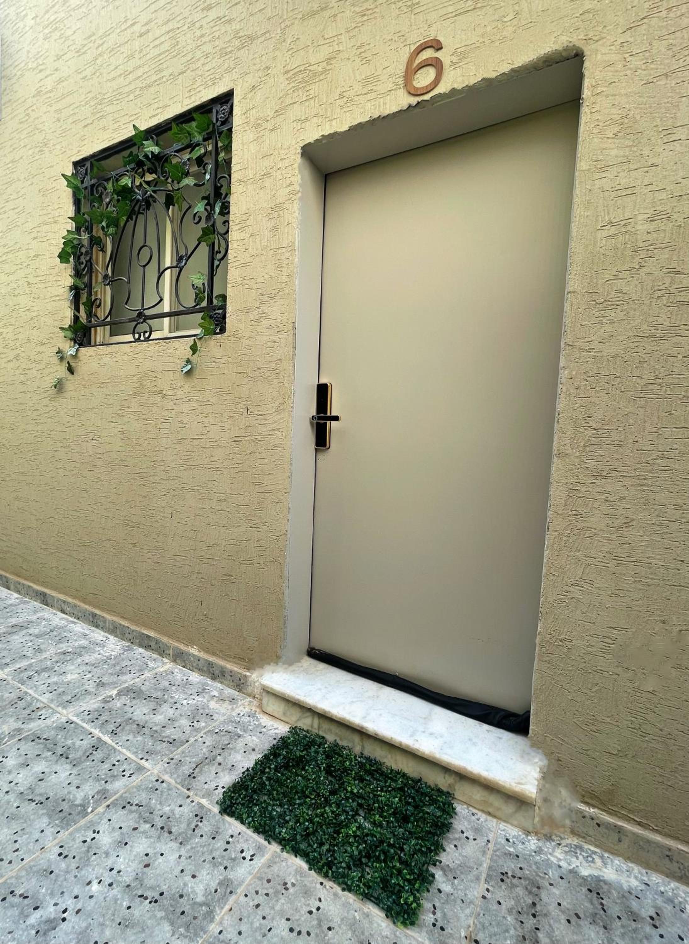 Elegant studio self catering private entrance