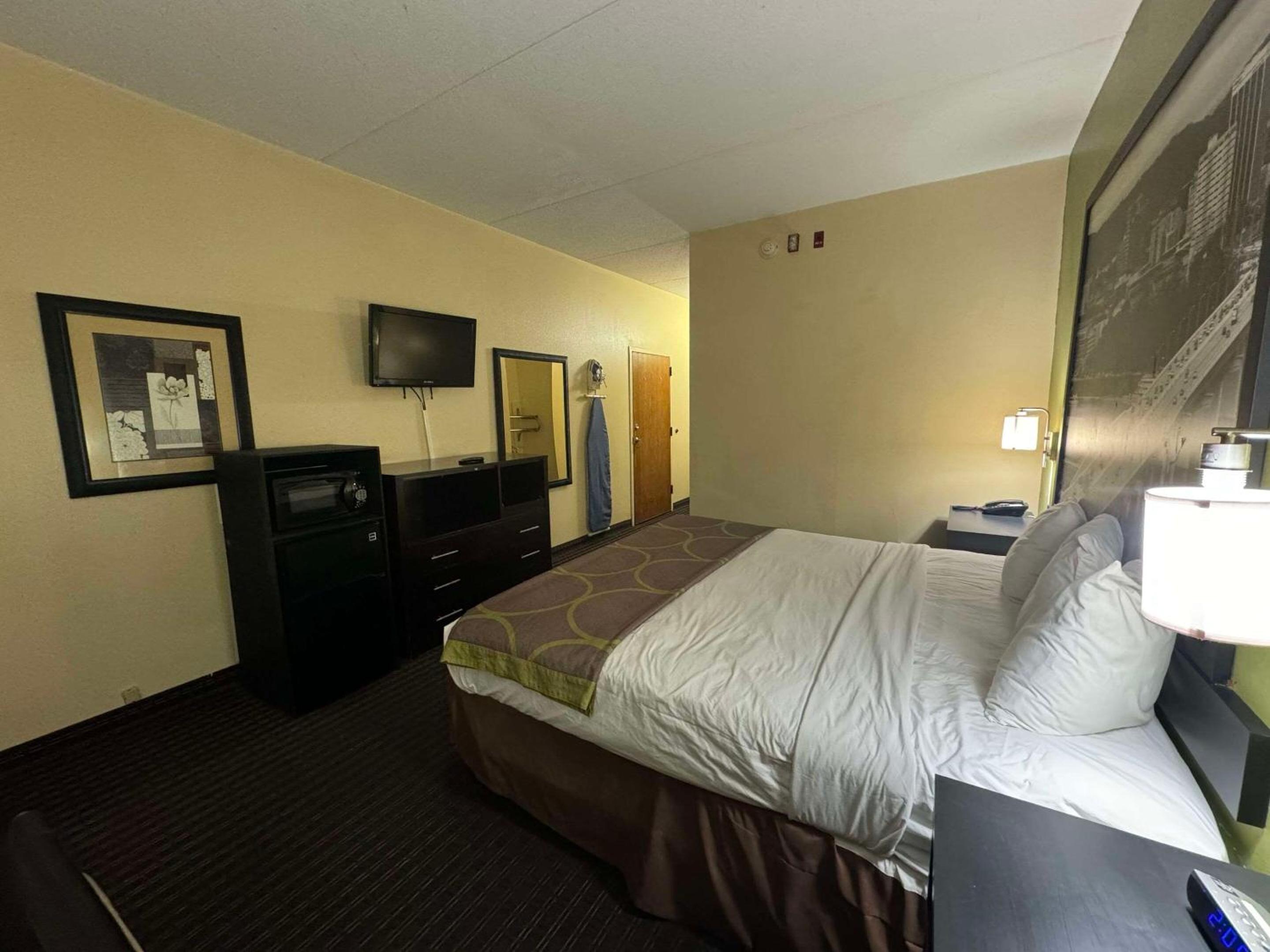Quality Inn Chattanooga Hamilton Place view 4