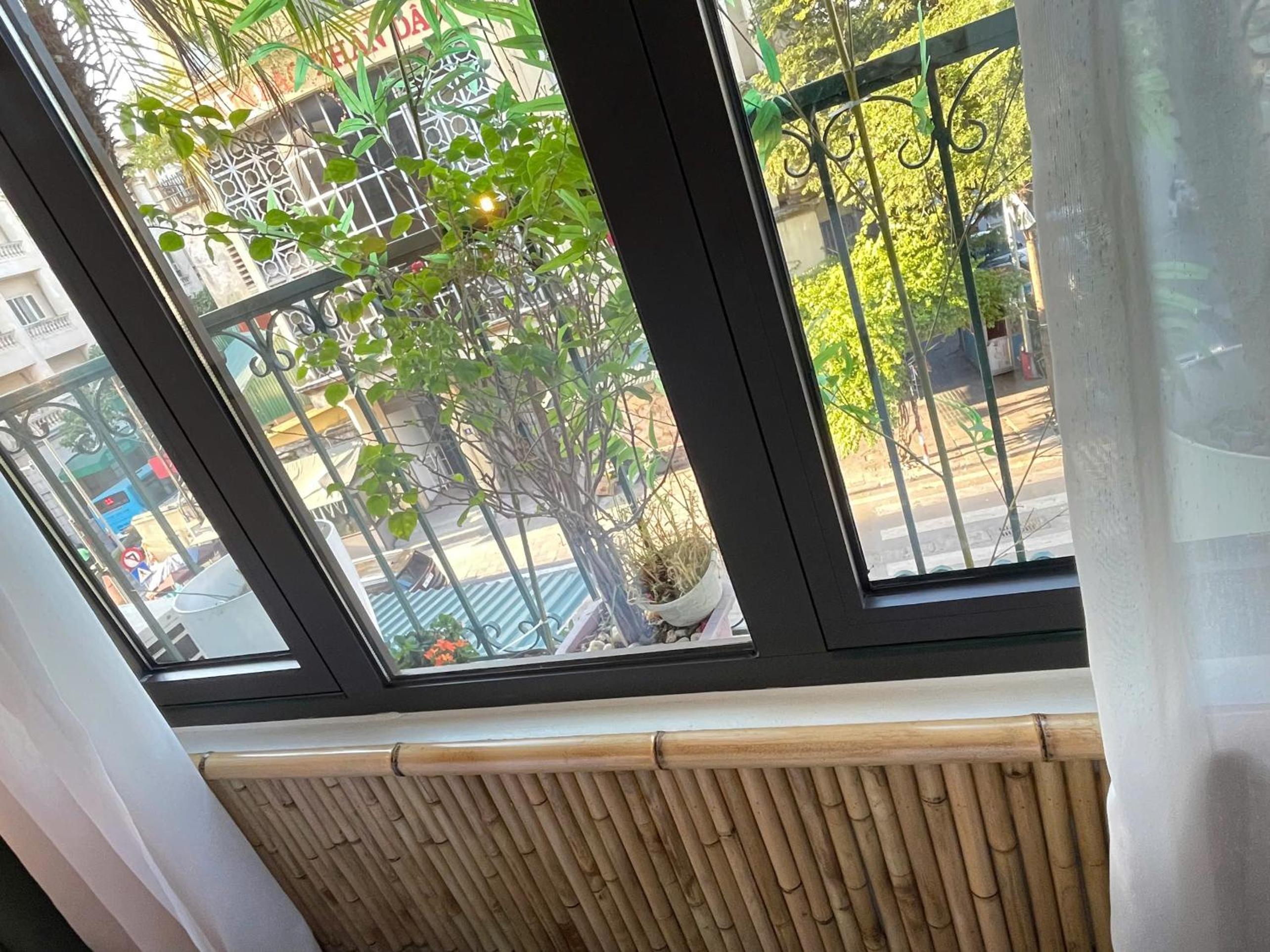 Amazing View, Natural View, 3' To Hoan Kiem Lake, Free Wifi, Netflix, 2 Beds, 1 Toilet-2 Showers