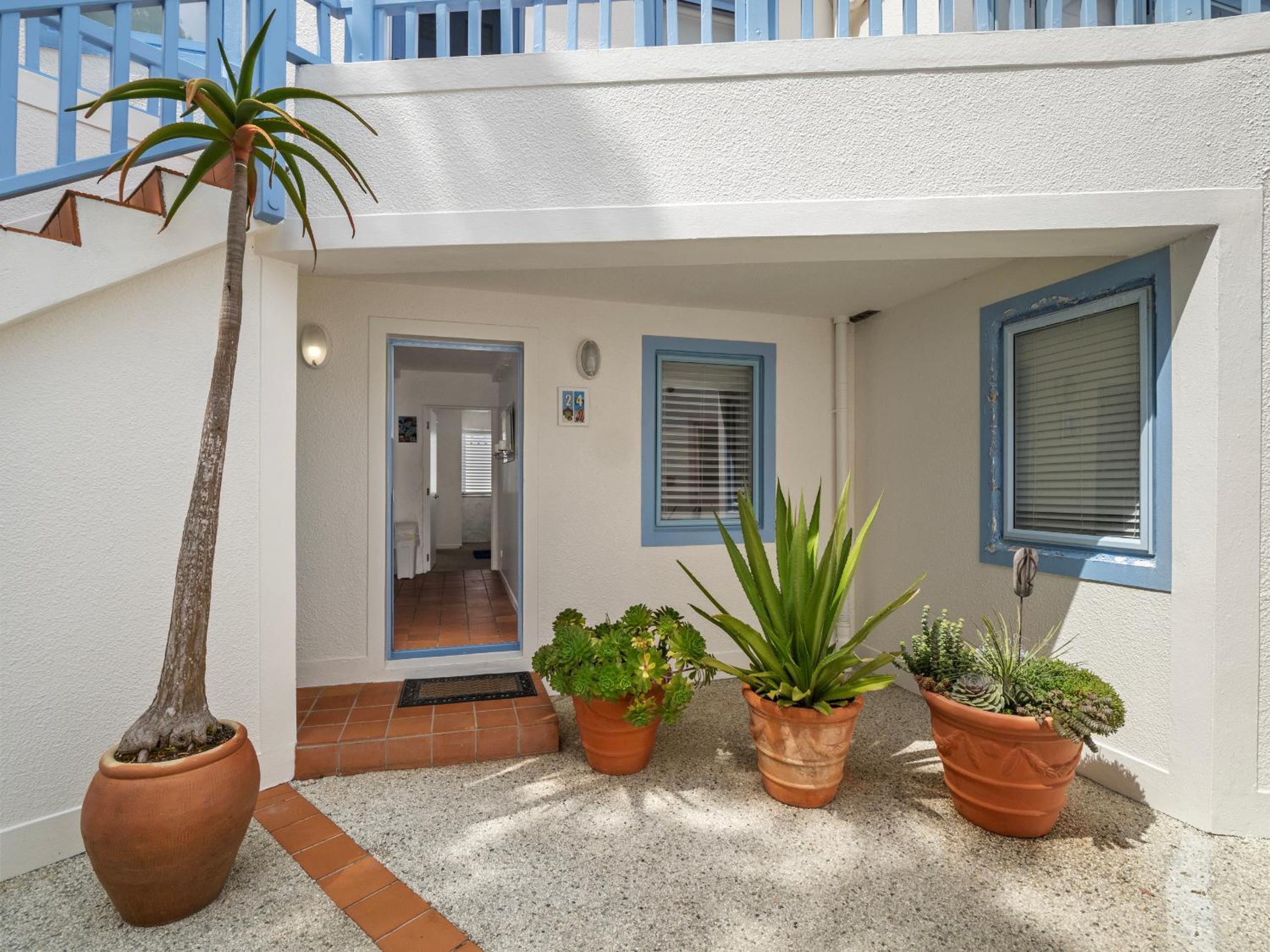 Poolside Waterfront - Orewa Oceanside Villa view 2