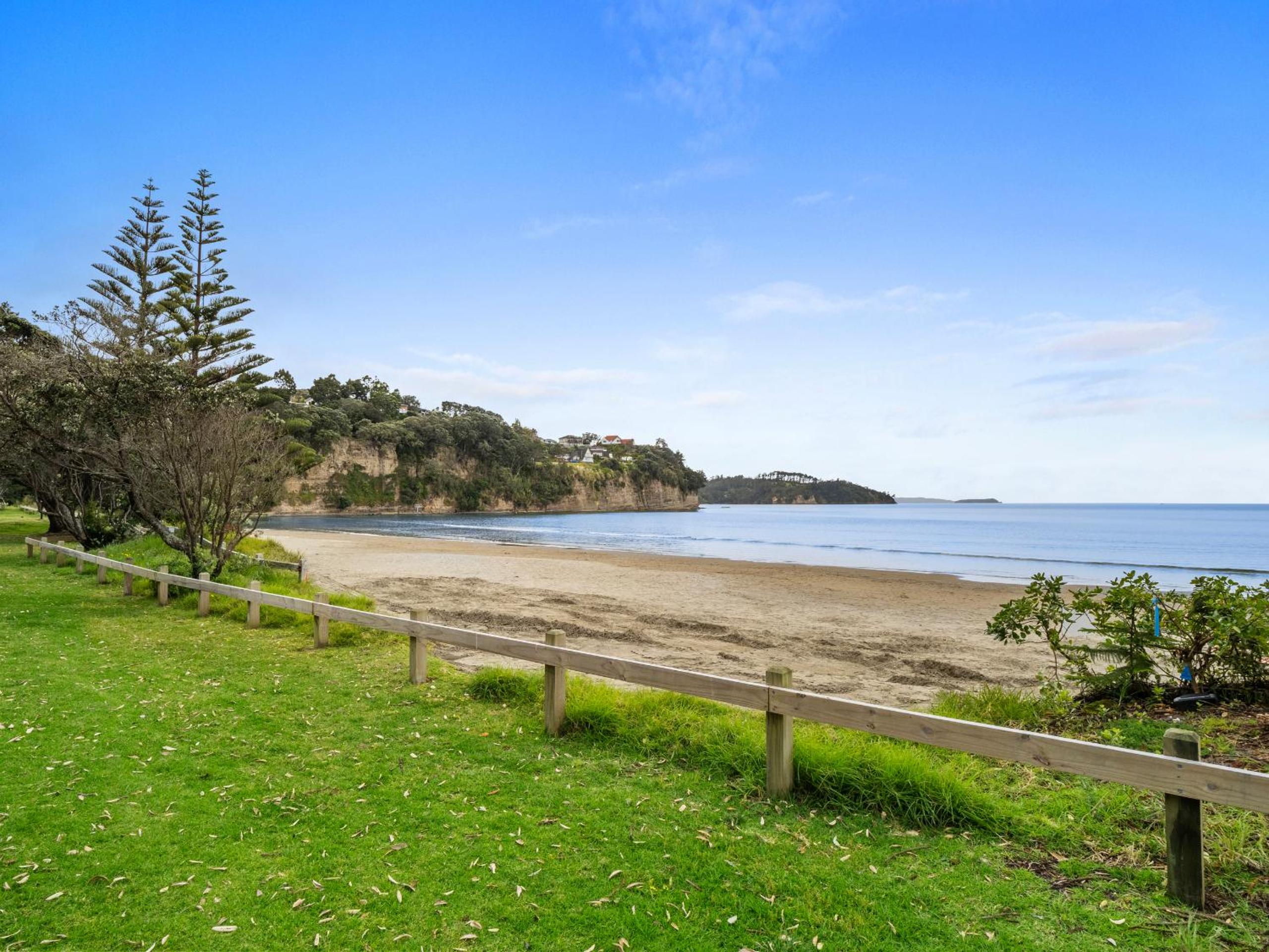 Poolside Waterfront - Orewa Oceanside Villa view 5